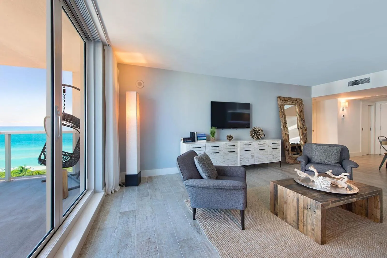 Seating area in 1 Hotel & Homes Miami Beach Oceanfront Residence Suites By Joe Semary