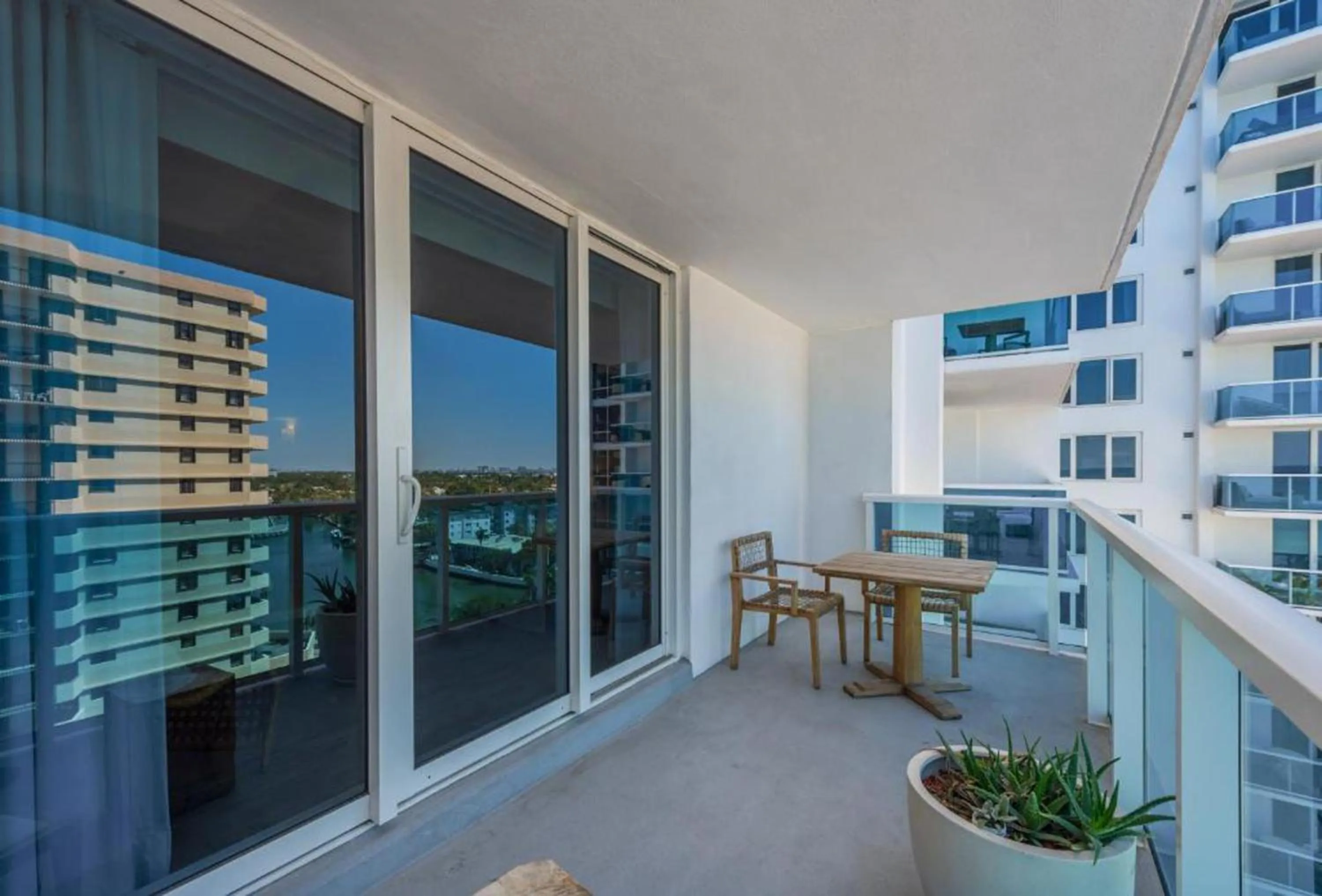 1 Hotel & Homes Miami Beach Oceanfront Residence Suites By Joe Semary