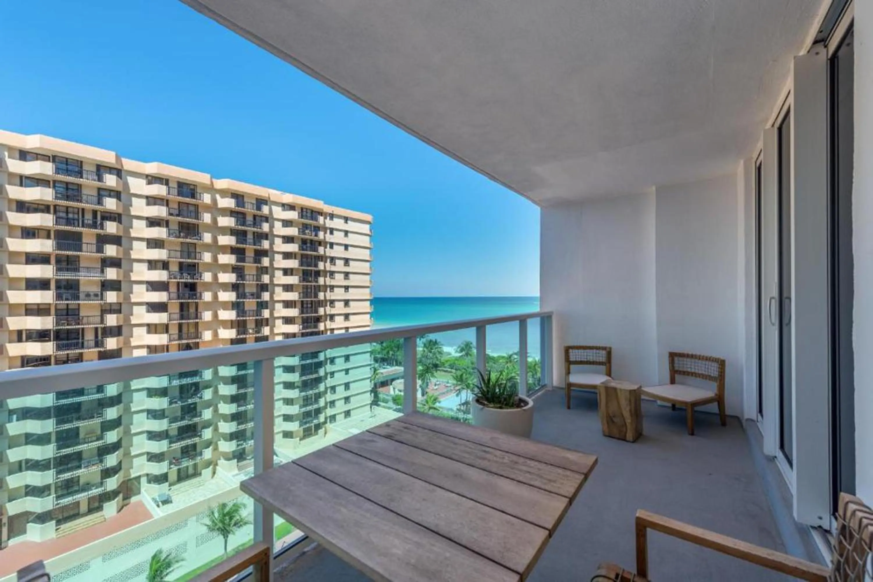 Balcony/Terrace in 1 Hotel & Homes Miami Beach Oceanfront Residence Suites By Joe Semary