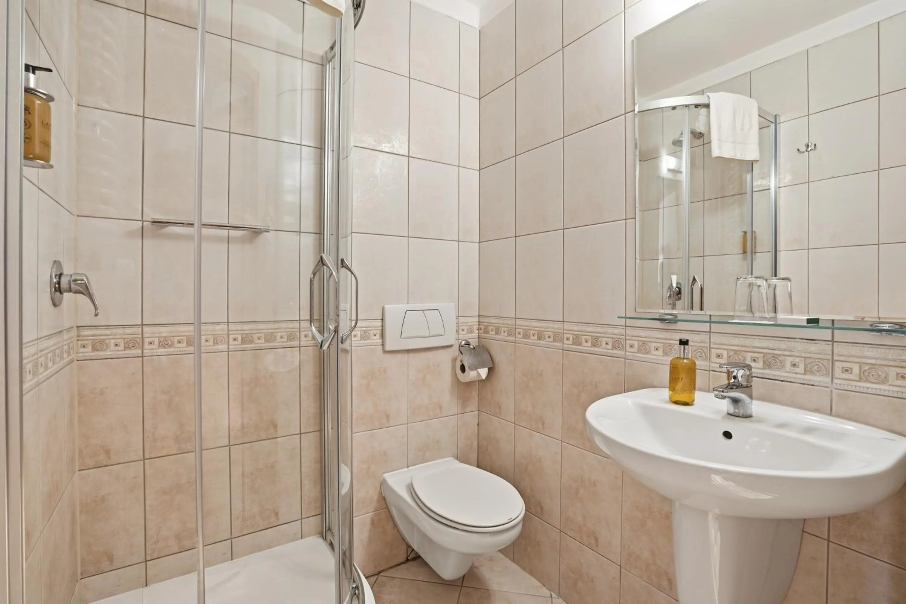 Shower in Hotel Bielany