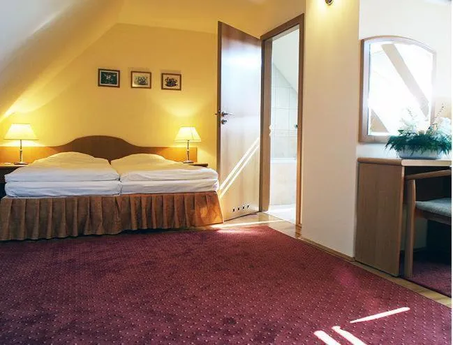 Bedroom, Bed in Hotel Bielany