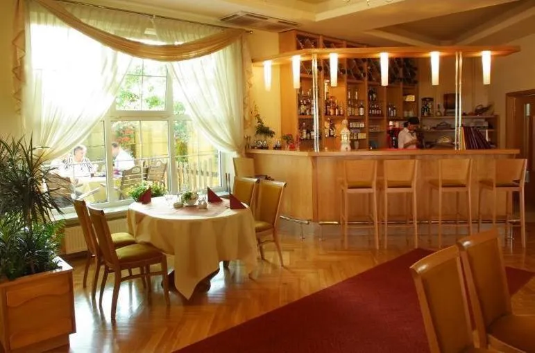 Restaurant/places to eat in Hotel Bielany