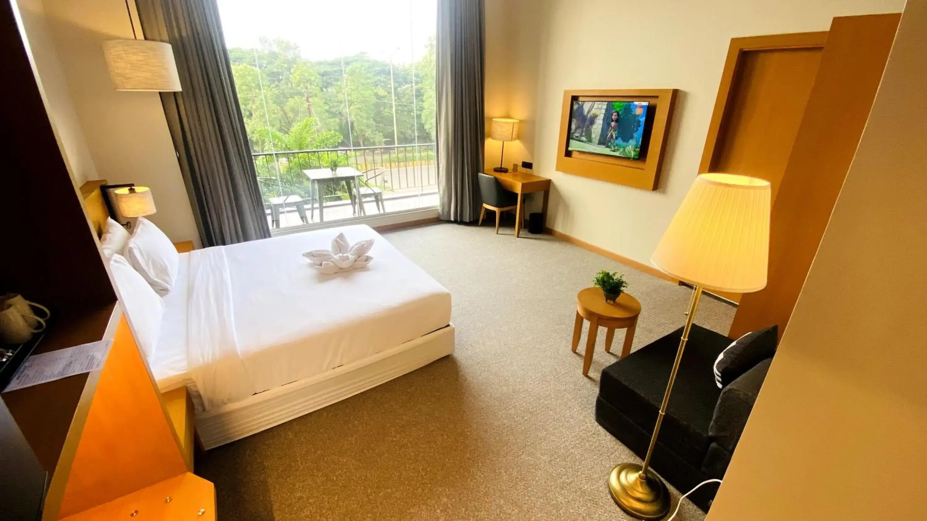 Queen Room with Balcony 15% off on laundry and mini bar & 20% off on spa services - single occupancy in The Vern at BLVD Queen Room with Balcony 15% off on laundry and mini bar & 20% off on spa services - single occupancy in The Vern at BLVD