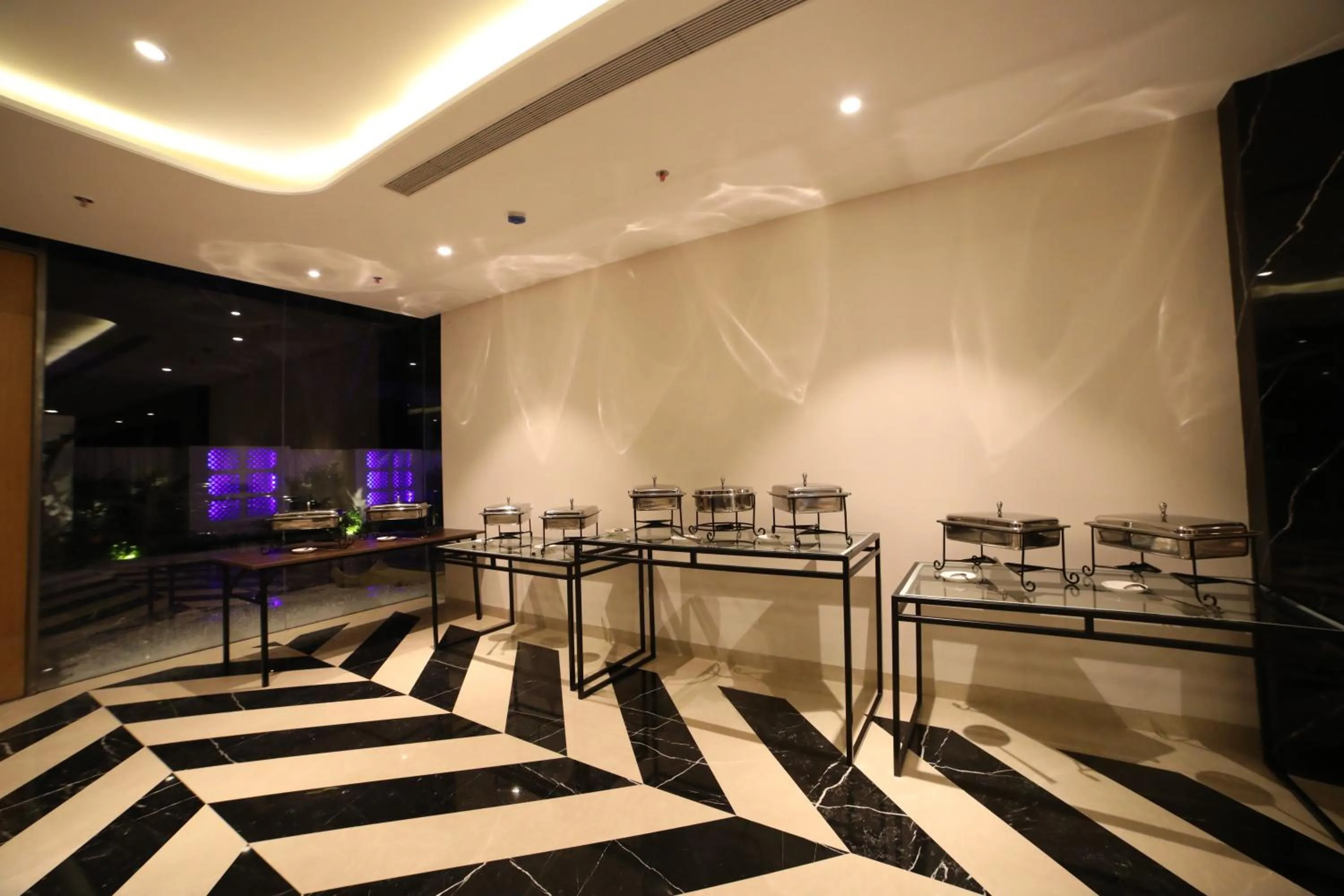 Food and drinks in The Vern at BLVD