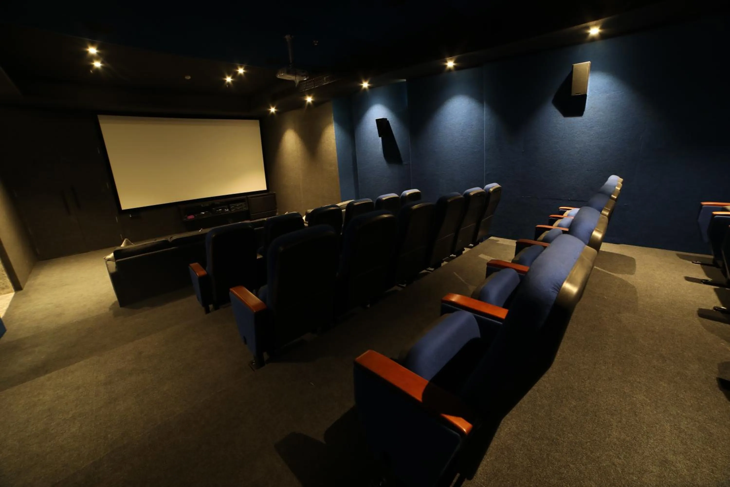 Entertainment in The Vern at BLVD