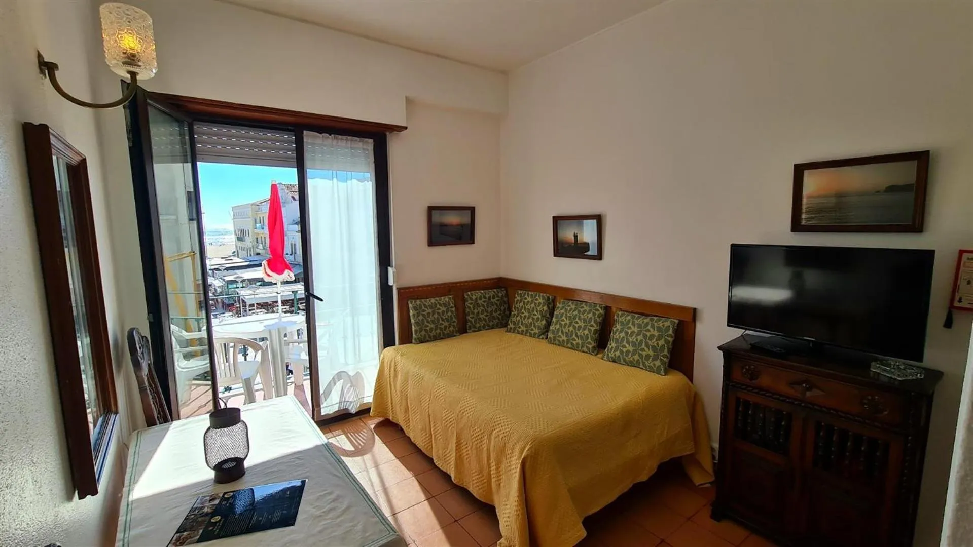 Balcony/Terrace, Bed in Solar dos Carvalhos - Apartamentos de Turismo