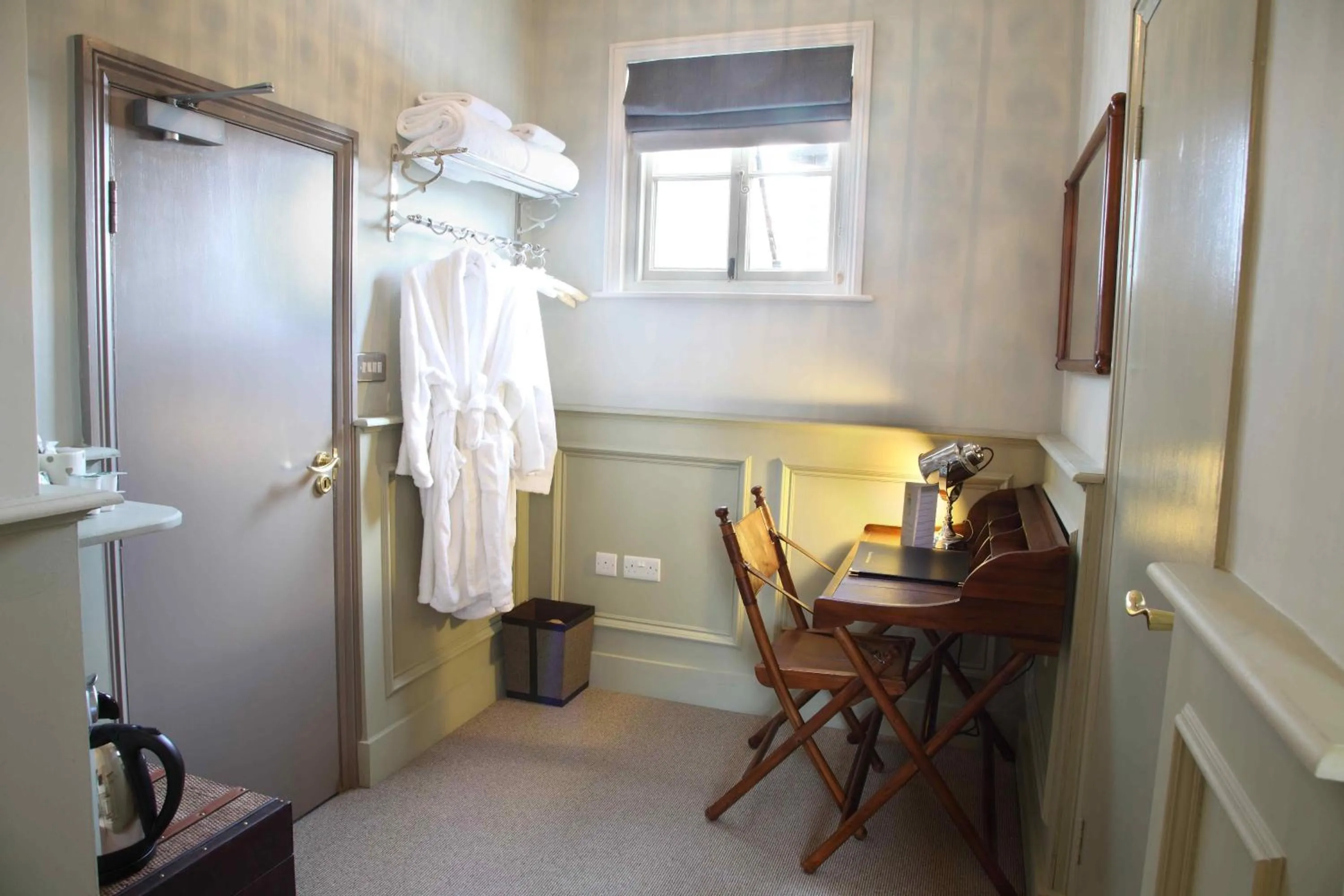 Day in Flower Pot Hotel