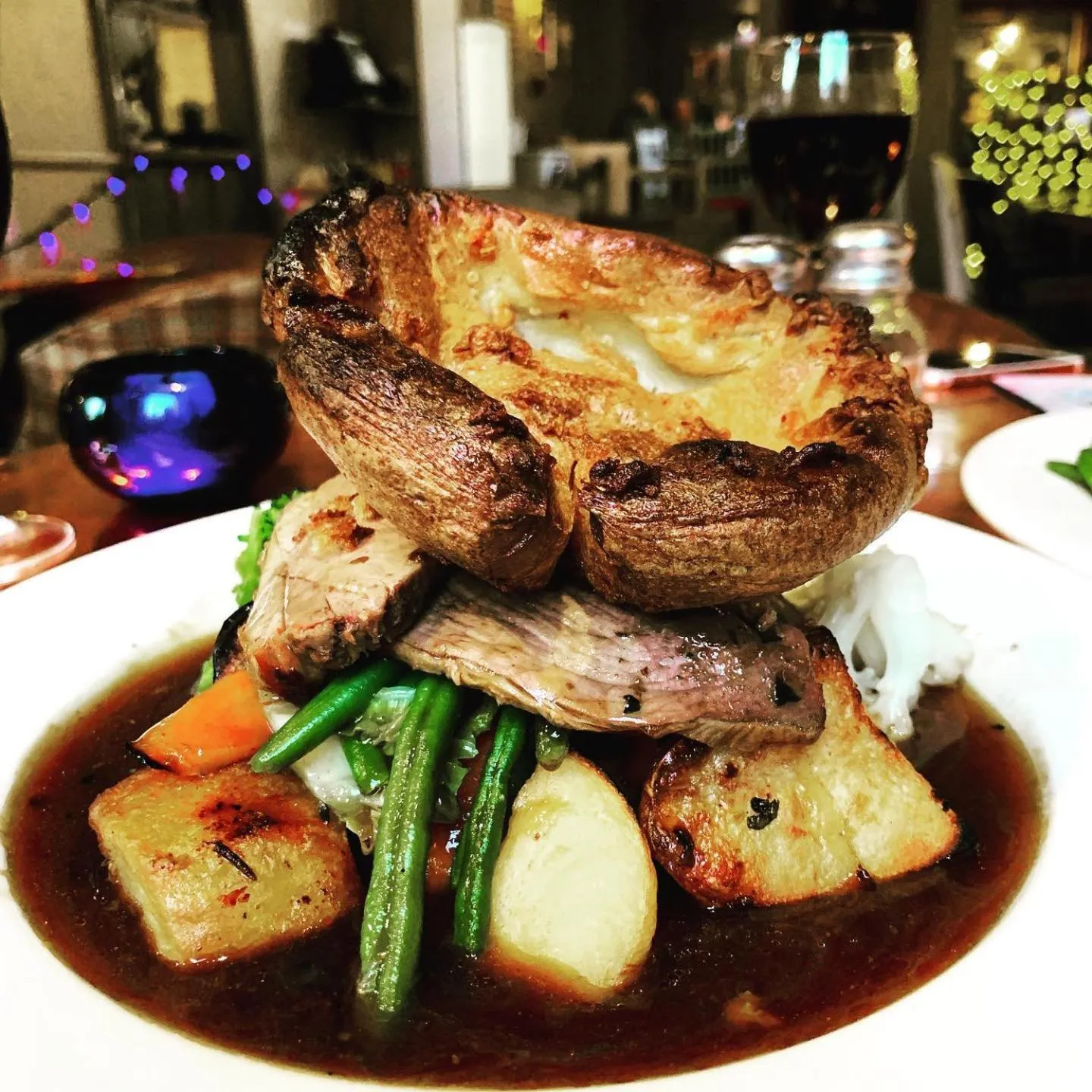 Restaurant/places to eat in Flower Pot Hotel