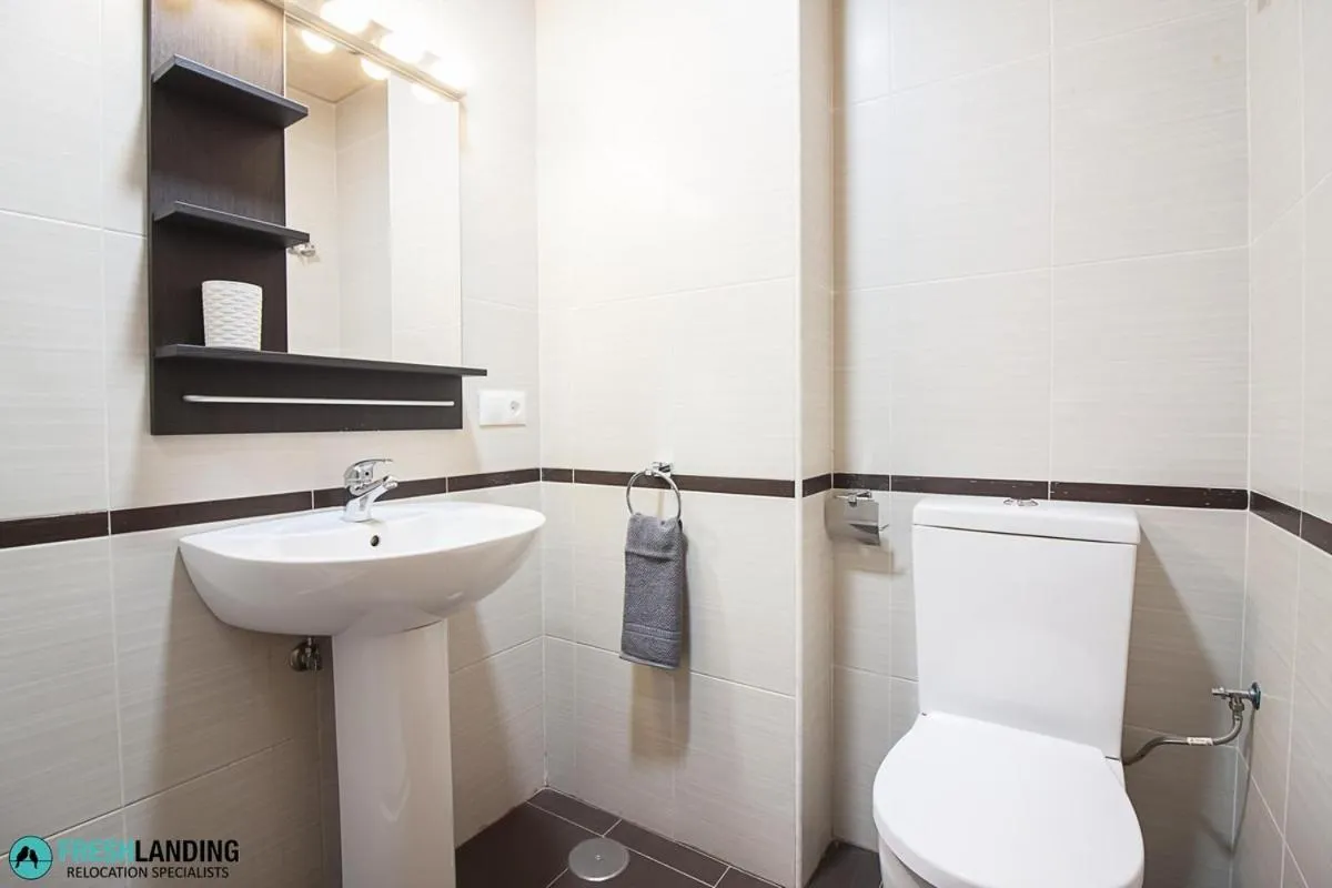 Bathroom in Rayito by FreshApartments by Bossh! Apartments