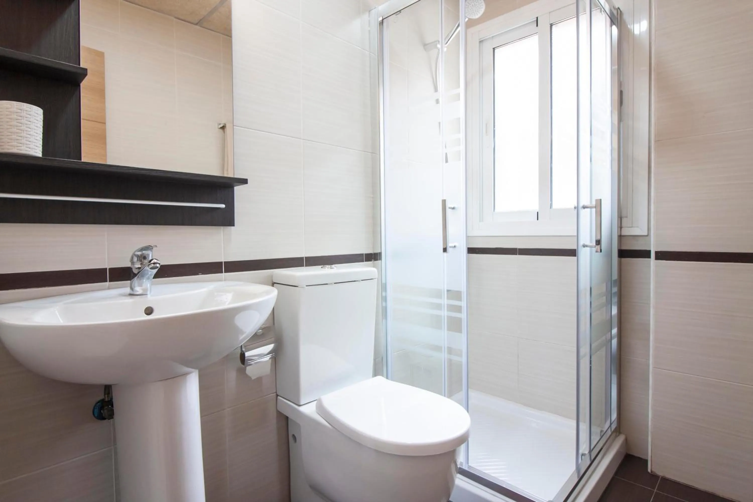 Bathroom in Rayito by FreshApartments by Bossh! Apartments