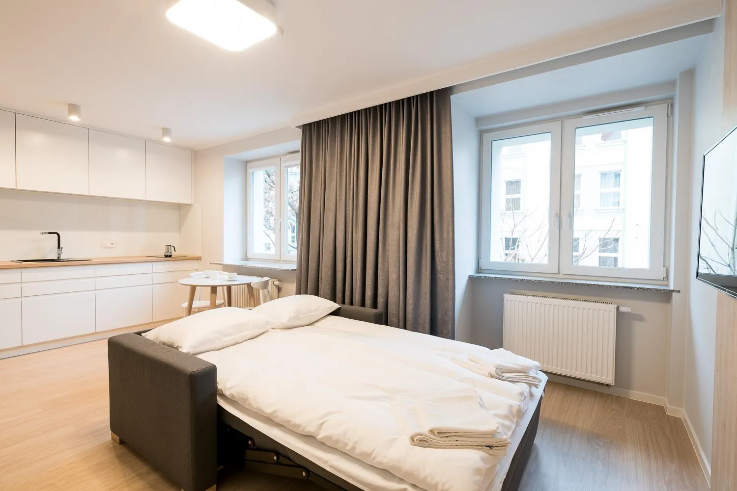 Bed in Q17 Apartments Rynek