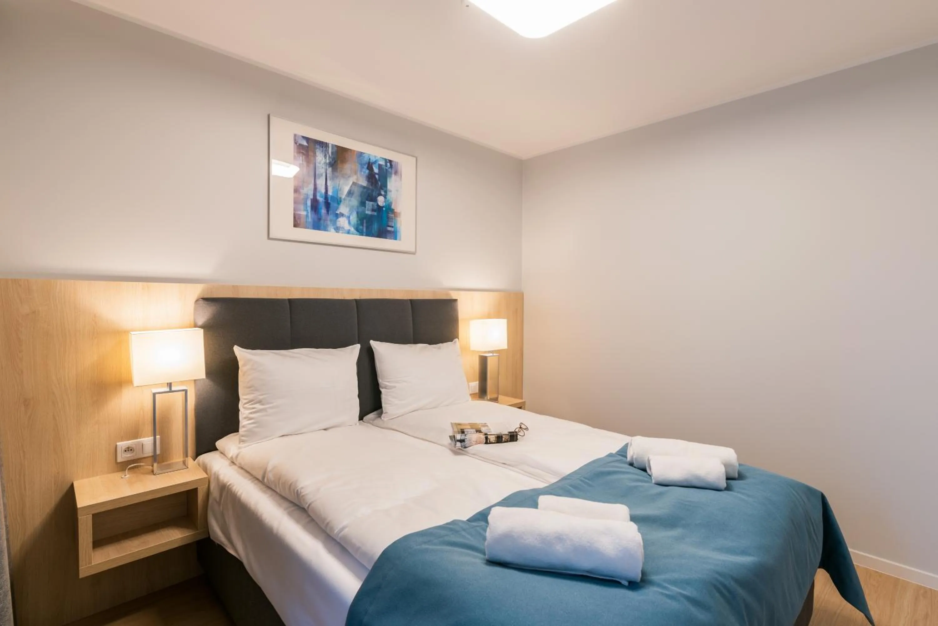 Bed in Q17 Apartments Rynek