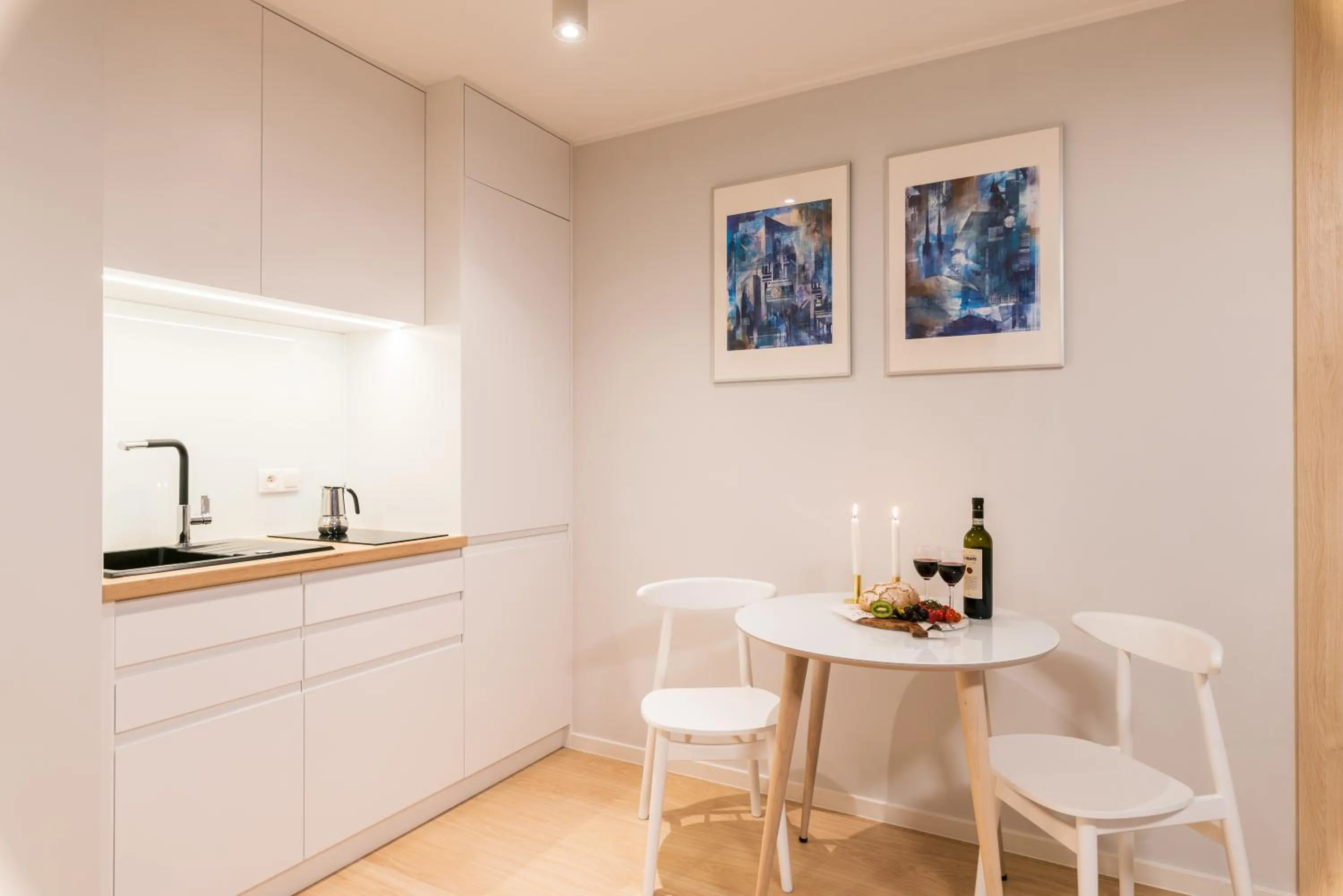 Kitchen or kitchenette in Q17 Apartments Rynek