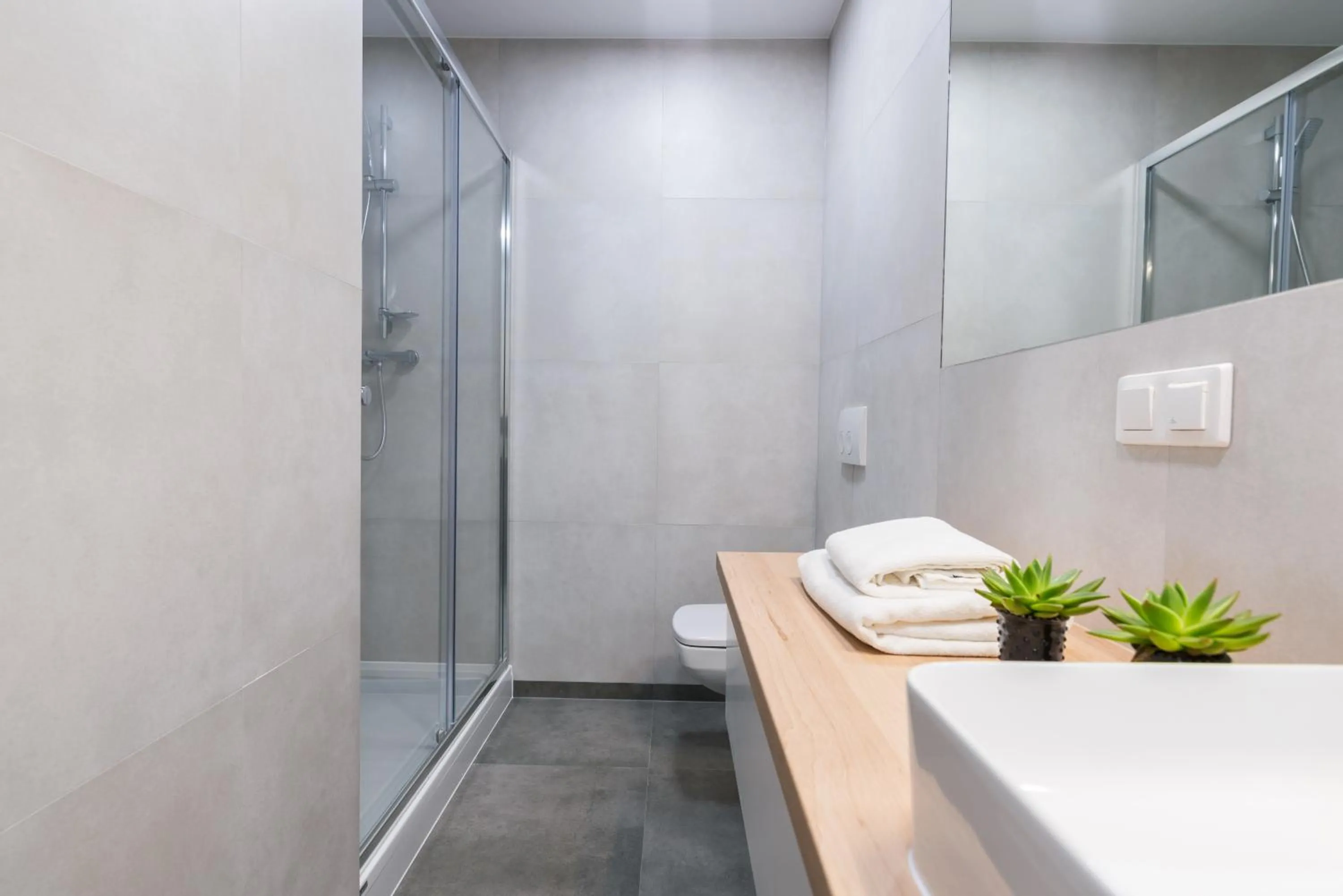 Shower in Q17 Apartments Rynek