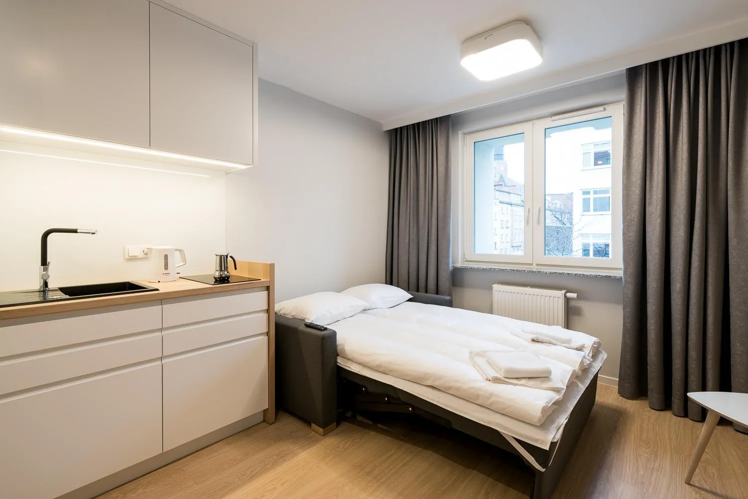Bed in Q17 Apartments Rynek