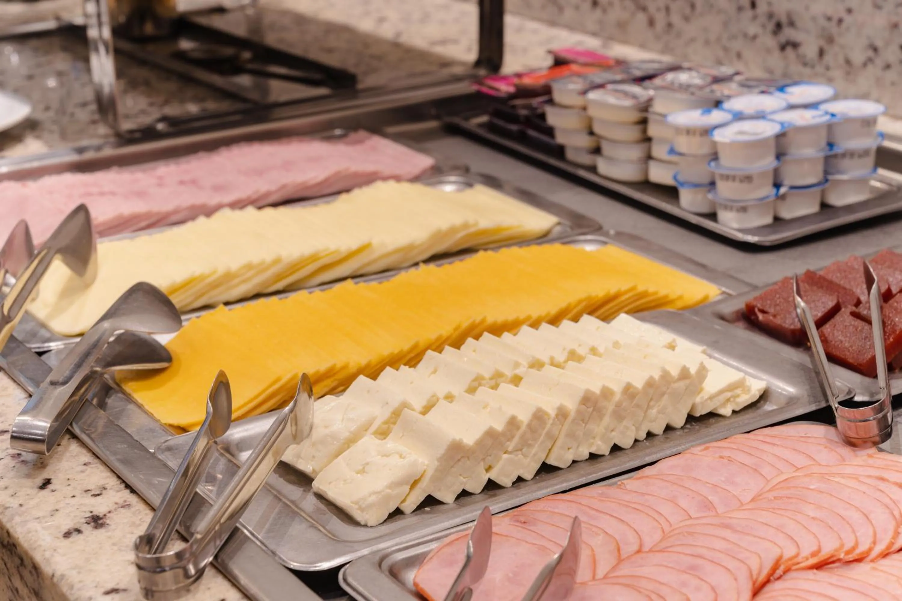 Buffet breakfast in Hotel Caiuá Express