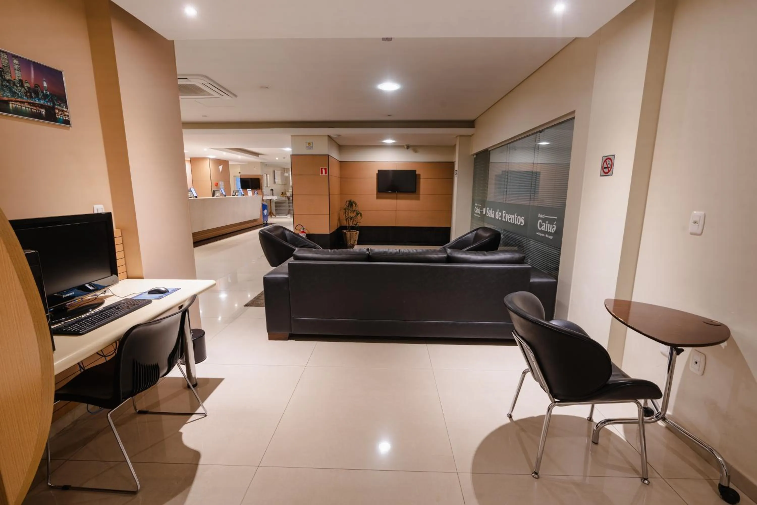 Communal lounge/ TV room in Hotel Caiuá Express