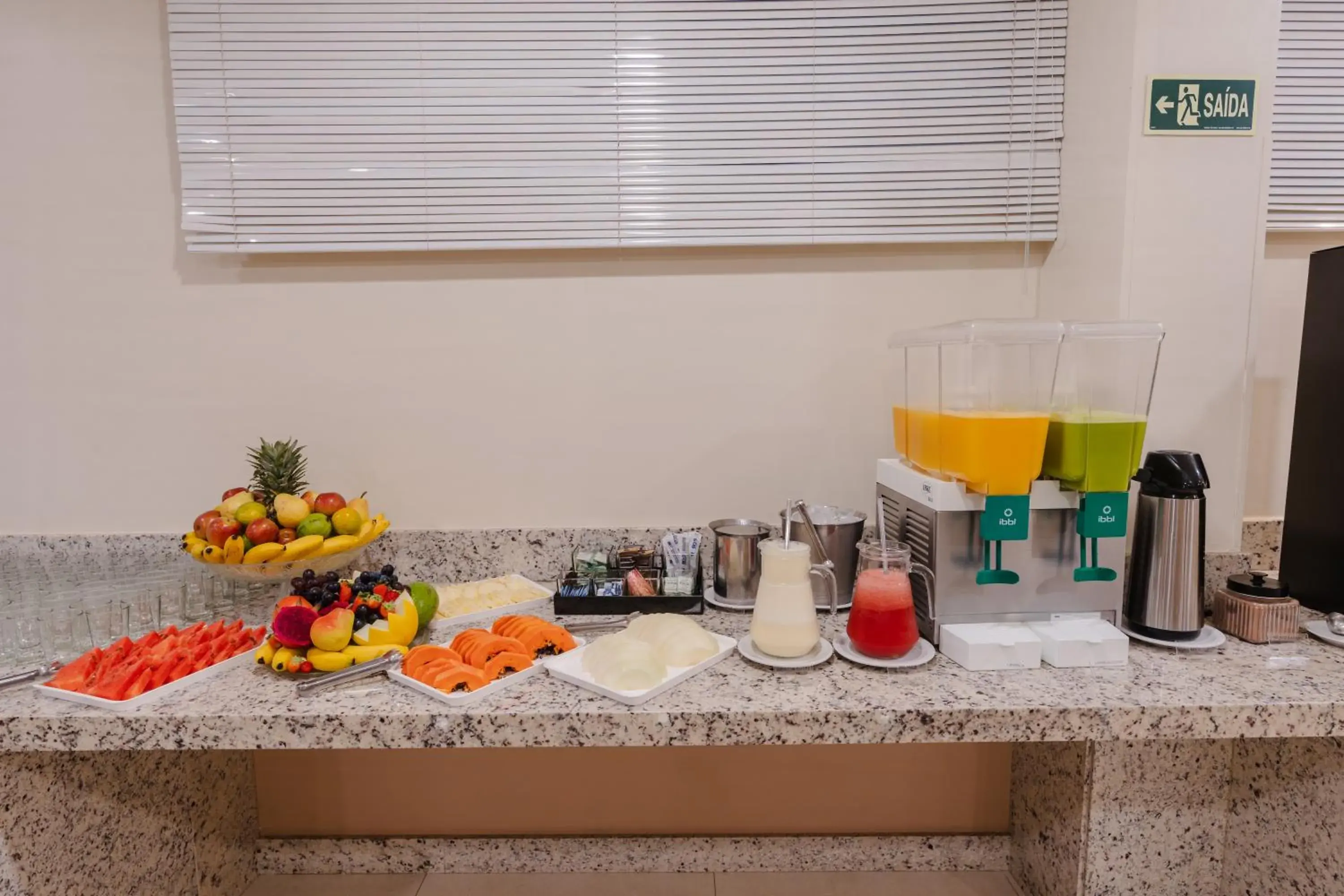 Buffet breakfast in Hotel Caiuá Express Buffet breakfast in Hotel Caiuá Express