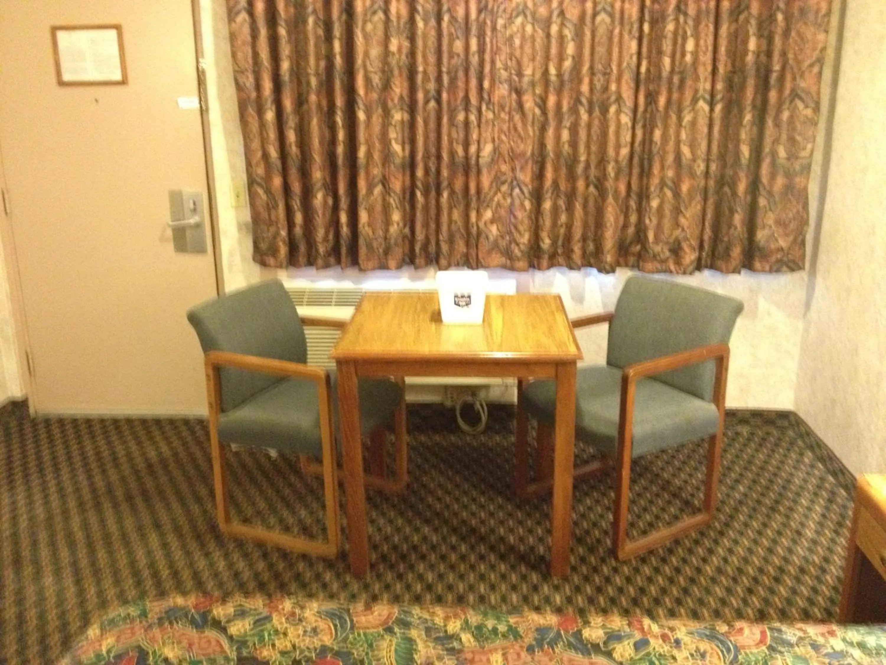 Seating area in Richmond Inn and Suites