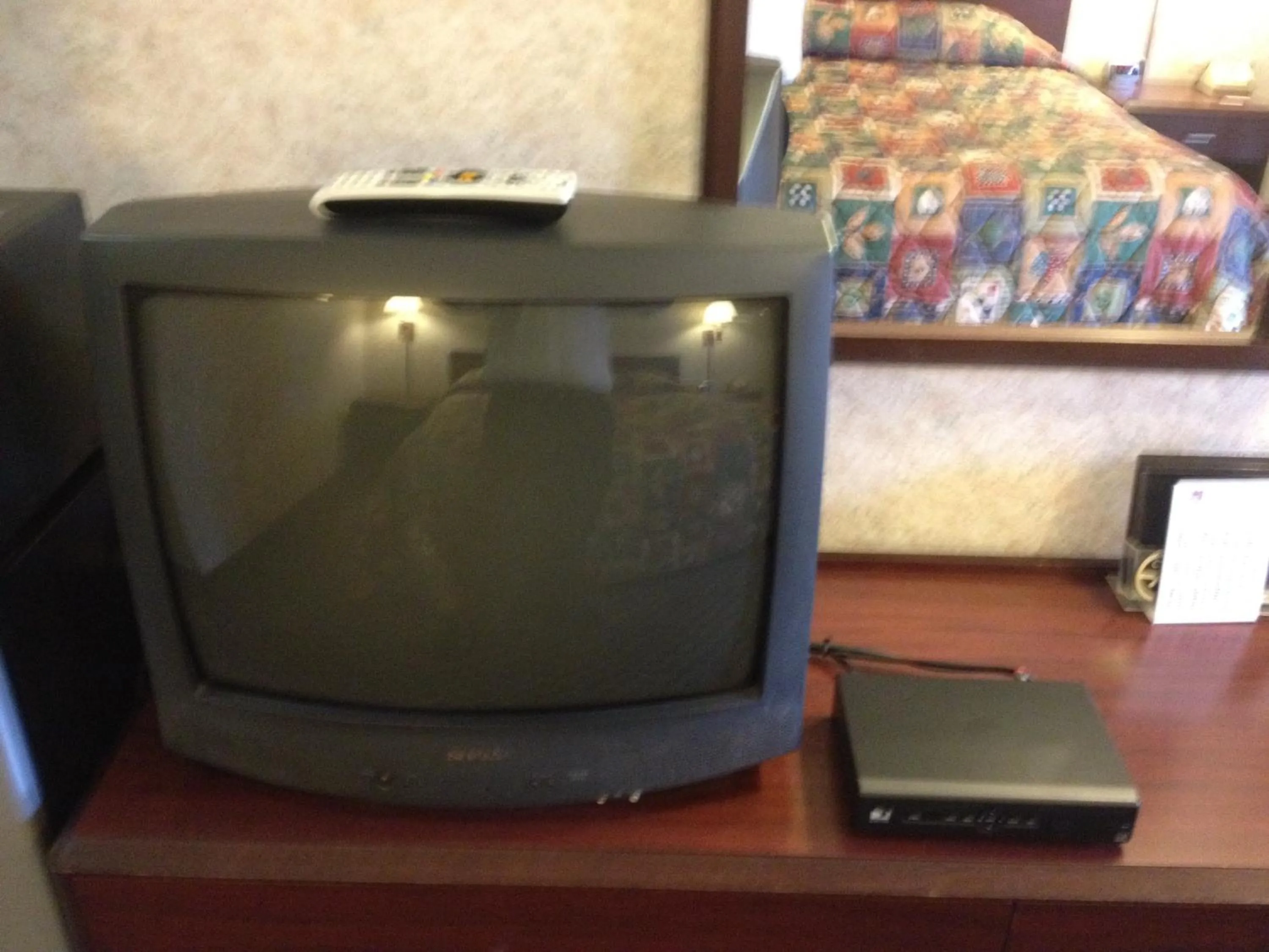 TV and multimedia in Richmond Inn and Suites
