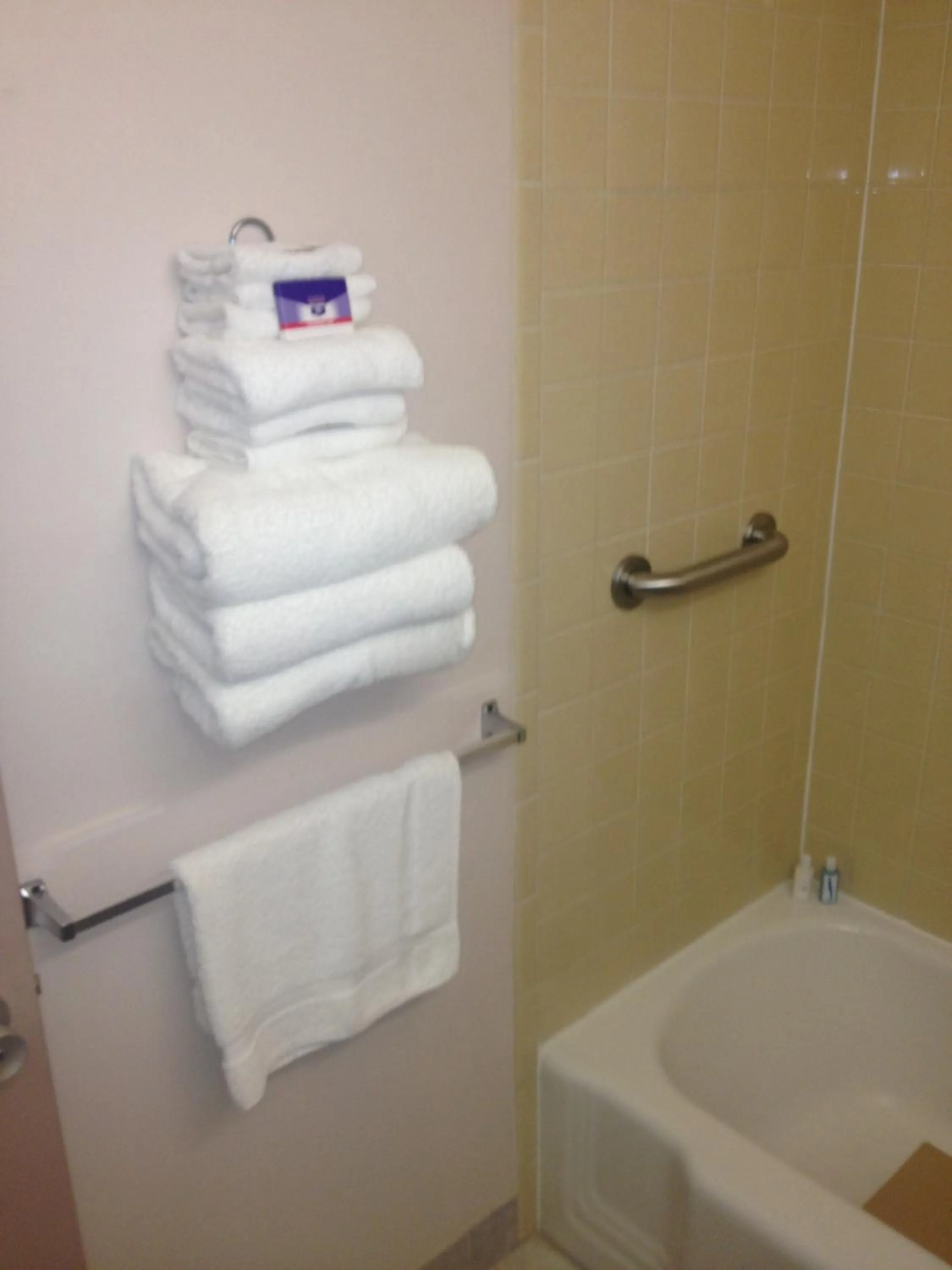 Bathroom in Richmond Inn and Suites