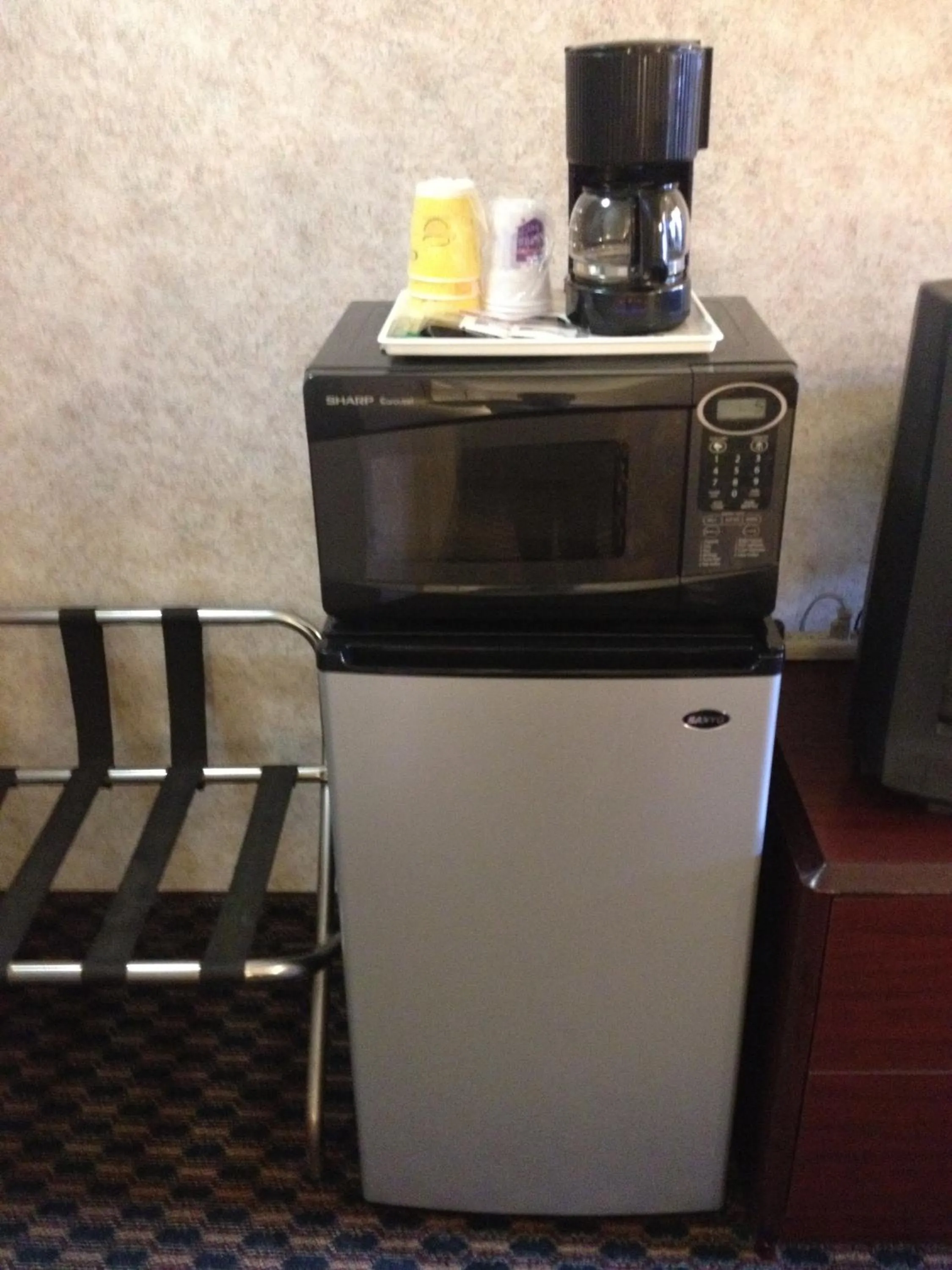 Coffee/tea facilities in Richmond Inn and Suites