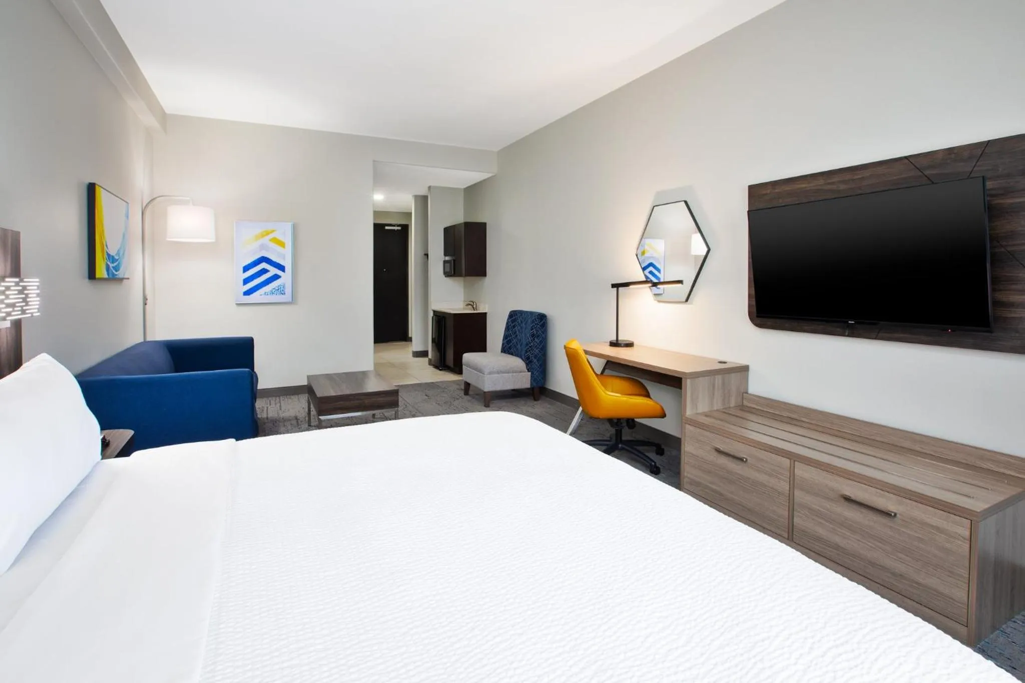 Photo of the whole room, Bed in Holiday Inn Express Hotel and Suites Duncan by IHG