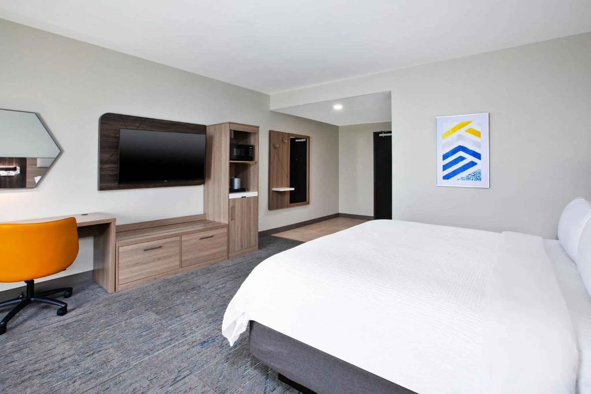 Photo of the whole room, Bed in Holiday Inn Express Hotel and Suites Duncan by IHG