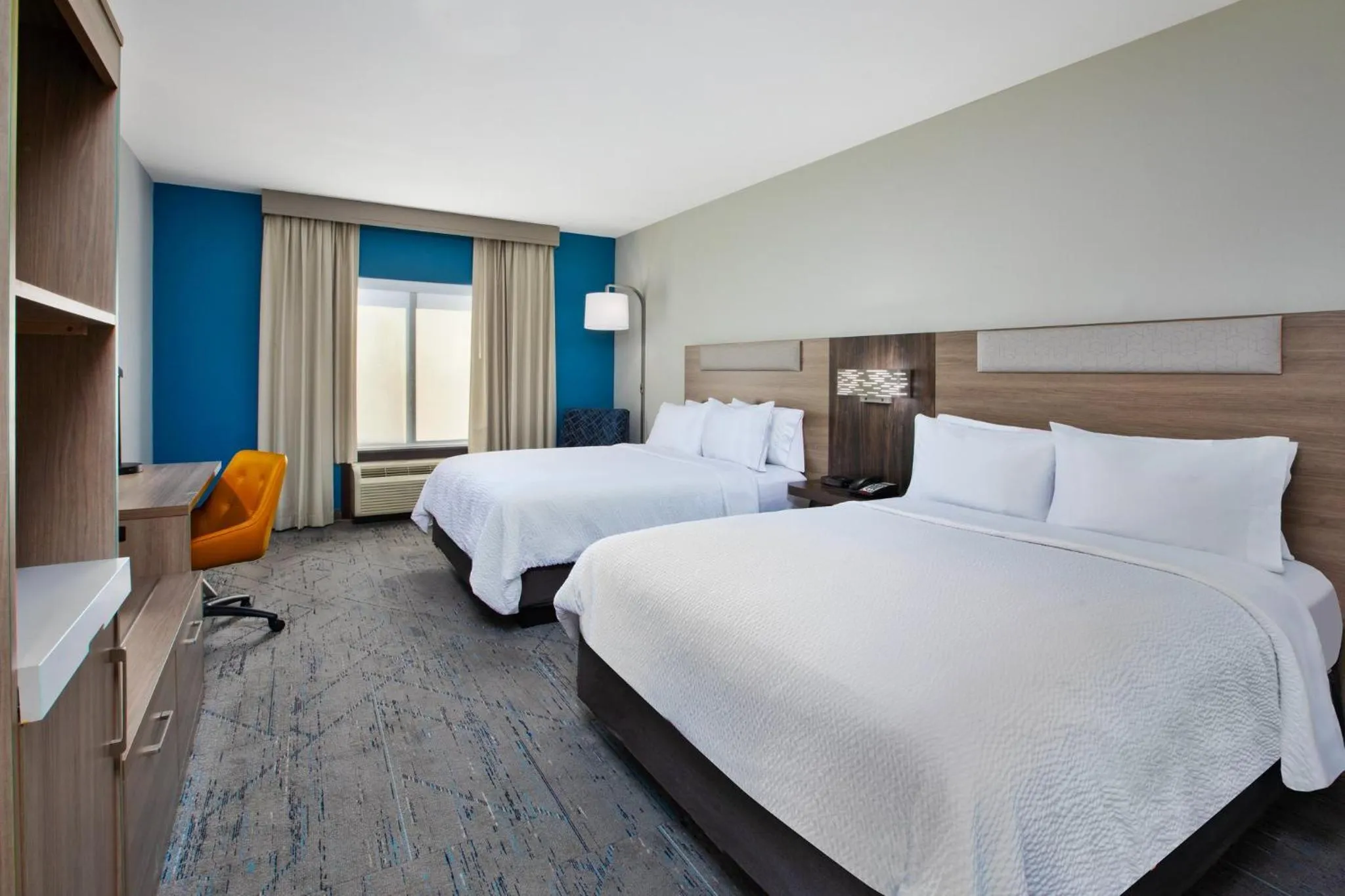Photo of the whole room, Bed in Holiday Inn Express Hotel and Suites Duncan by IHG