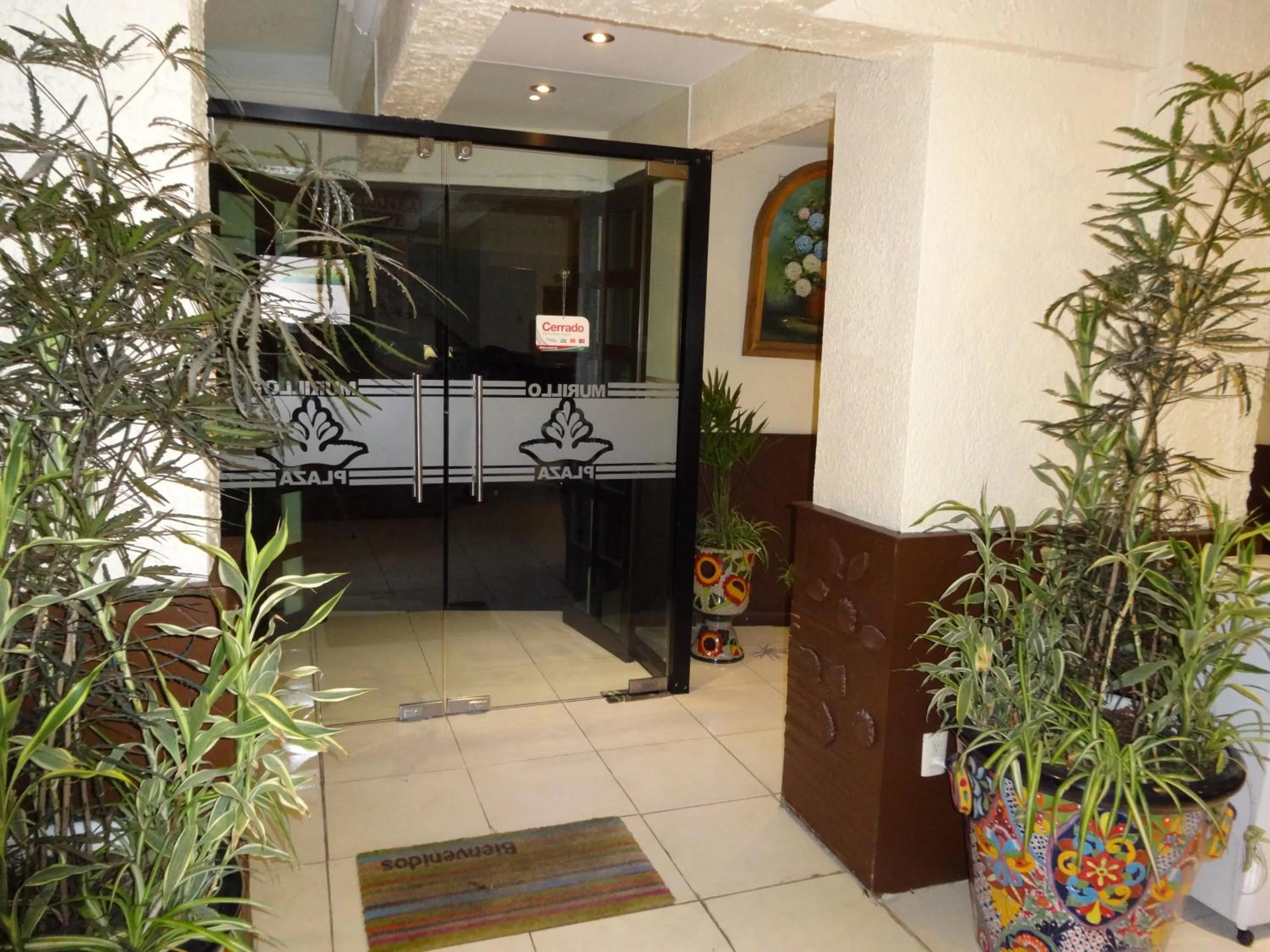 Facade/entrance in Hotel Murillo Plaza