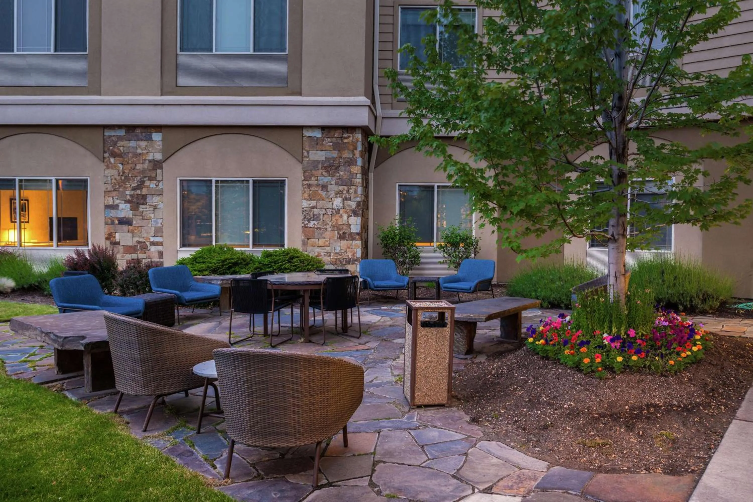 Patio in Hilton Garden Inn Bend