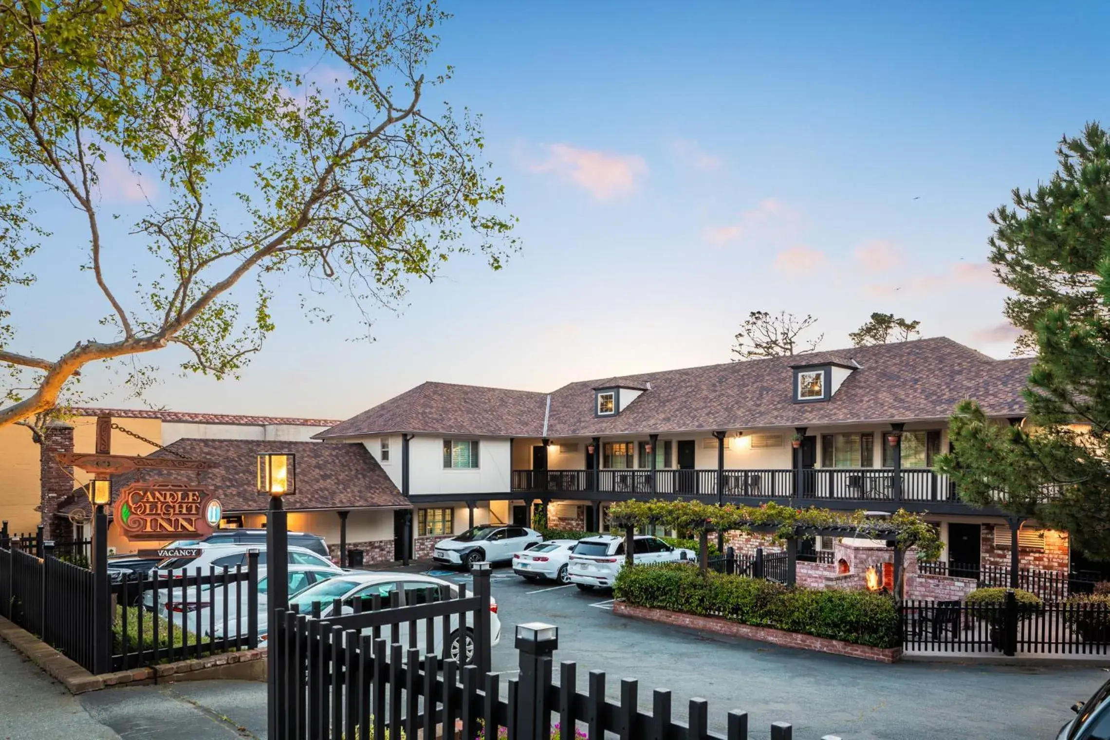 Property building in Candle Light Inn Property building in Candle Light Inn