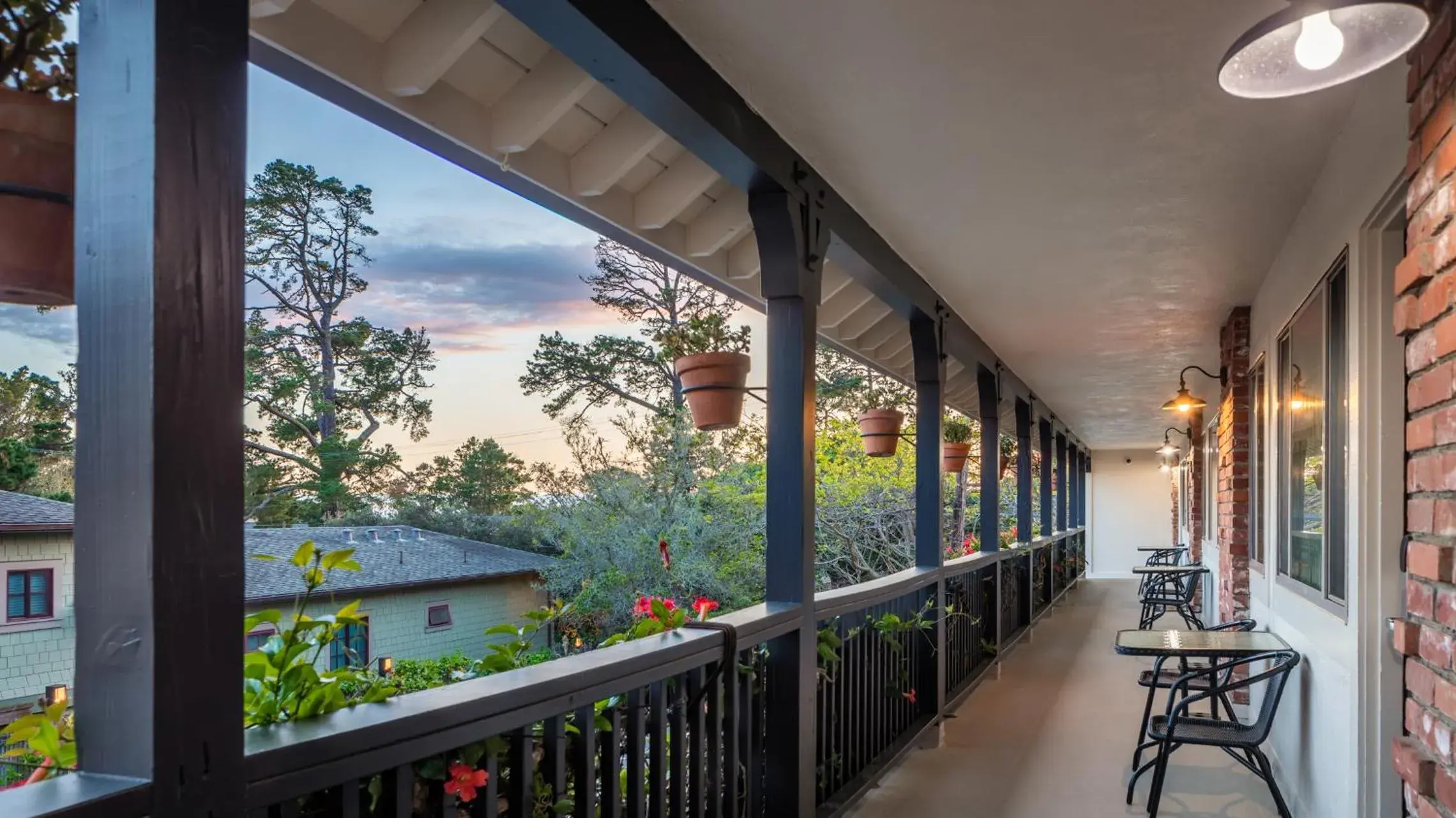 Property building in Candle Light Inn Property building in Candle Light Inn