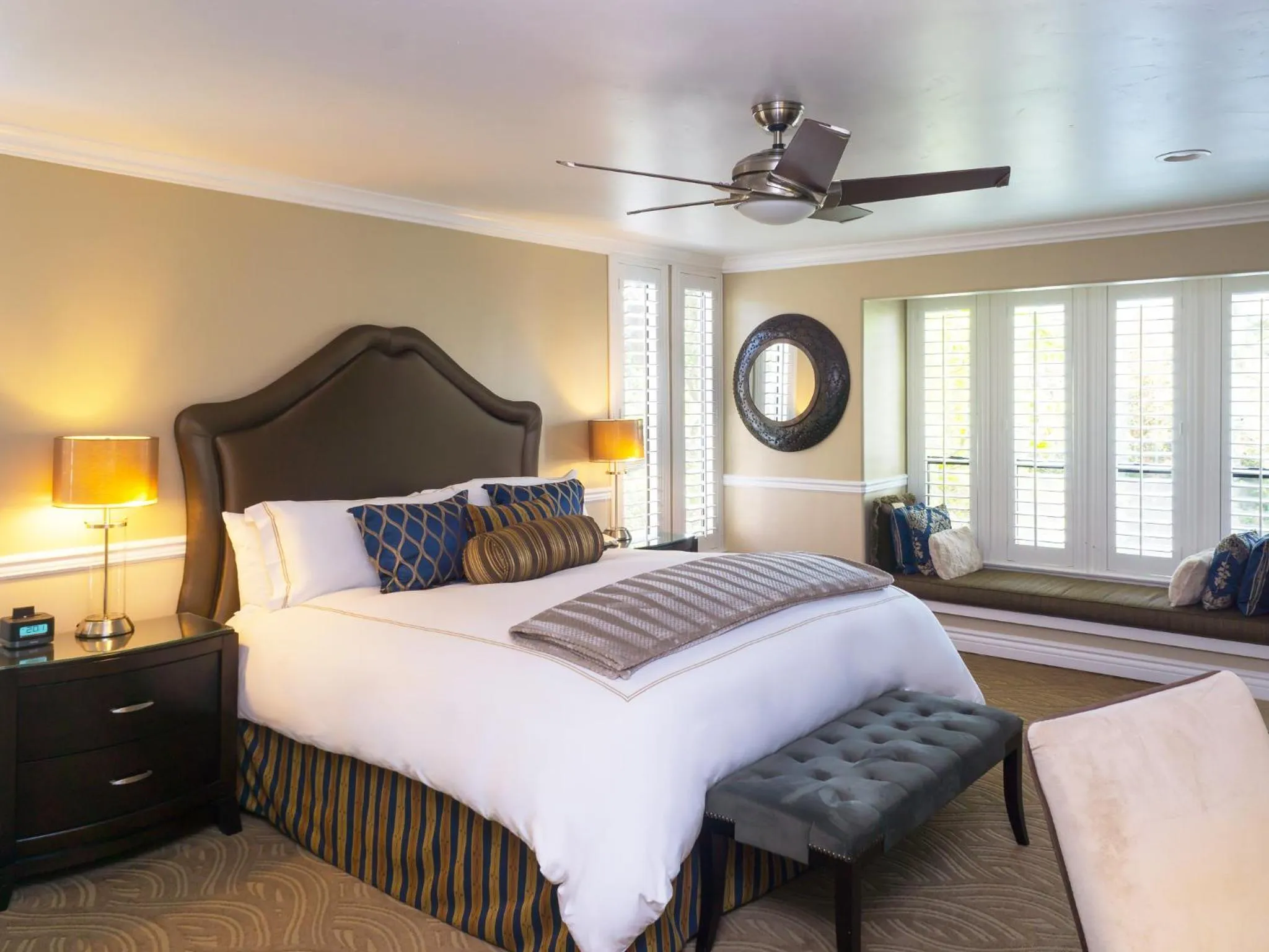 Day, Bed in Carriage House Inn