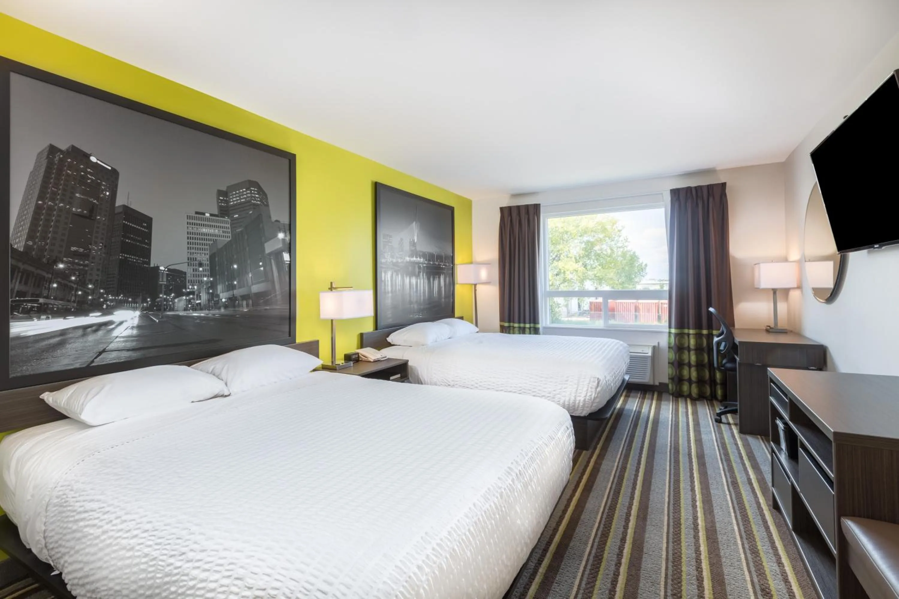 Photo of the whole room, Bed in Super 8 by Wyndham Winnipeg East MB