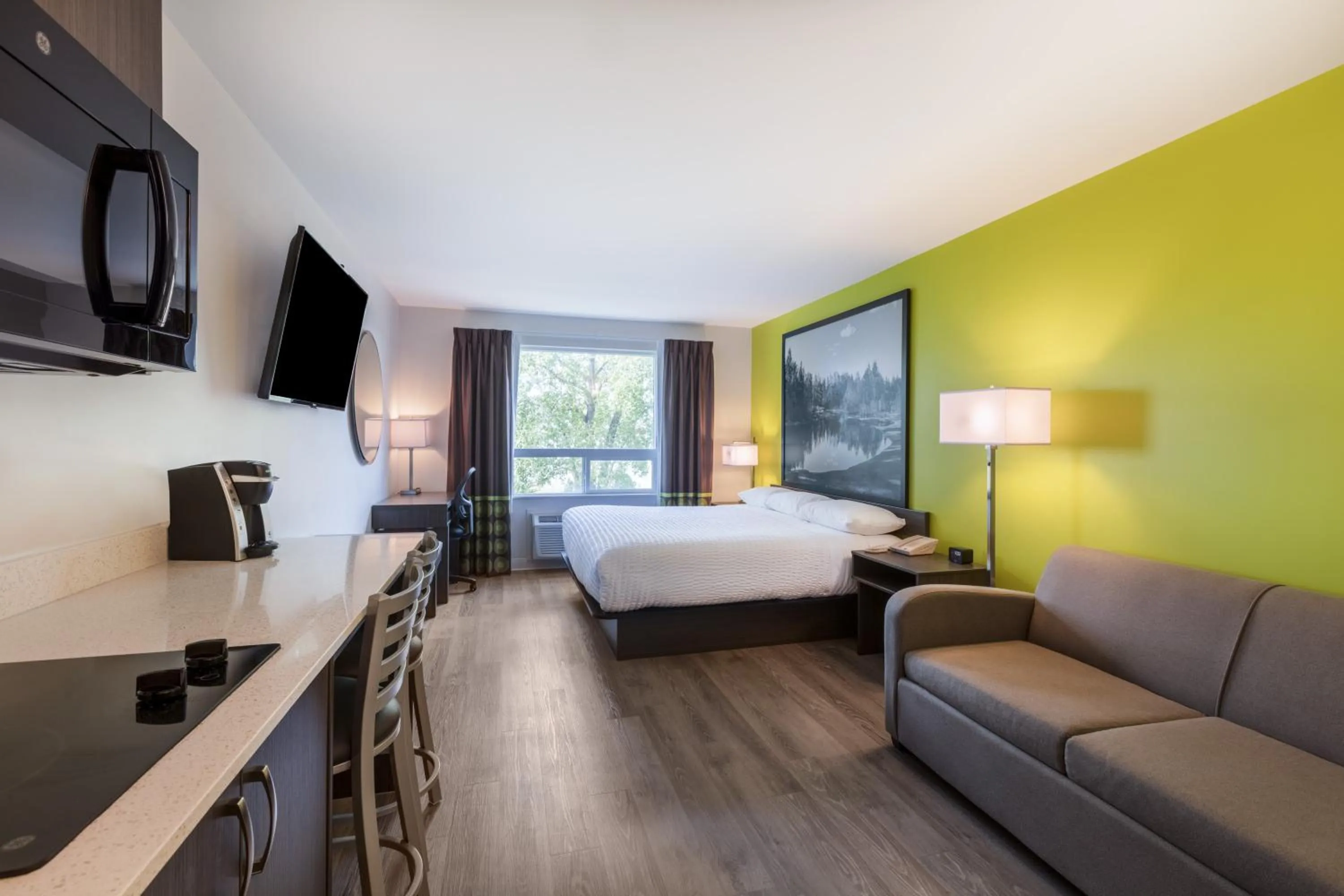 Photo of the whole room, Bed in Super 8 by Wyndham Winnipeg East MB