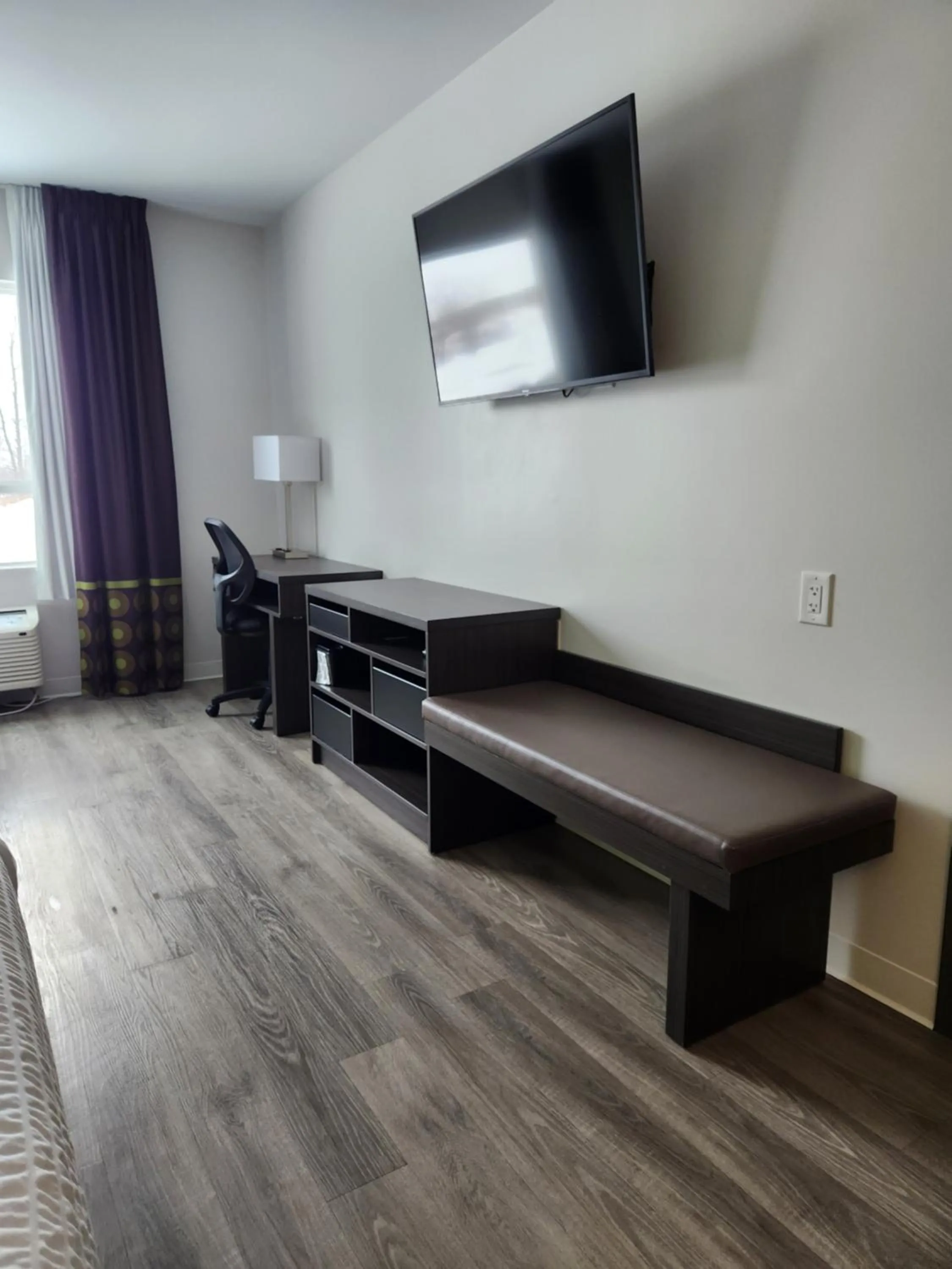 TV and multimedia in Super 8 by Wyndham Winnipeg East MB