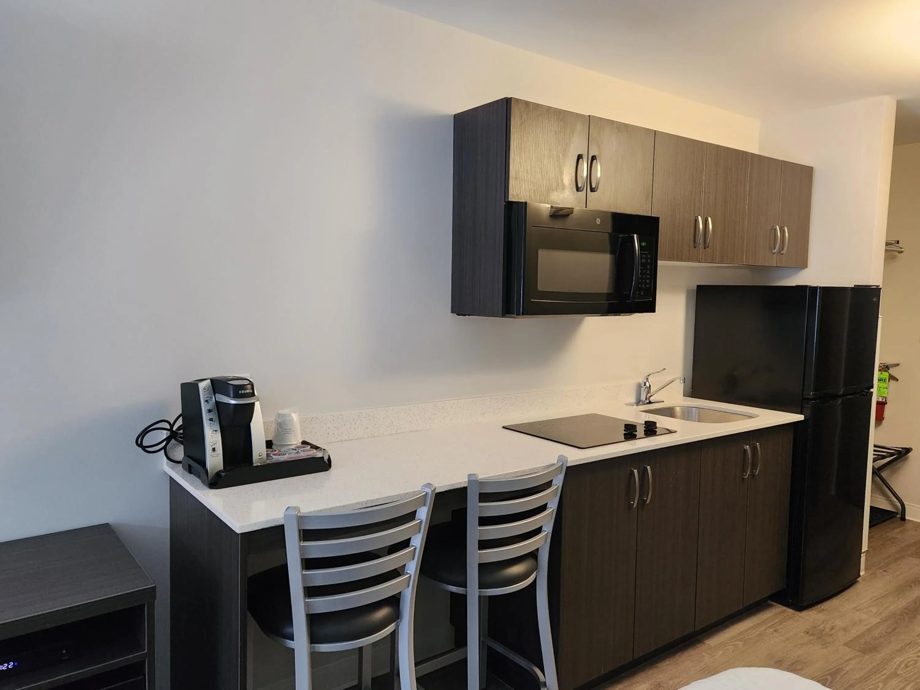 Kitchen or kitchenette in Super 8 by Wyndham Winnipeg East MB