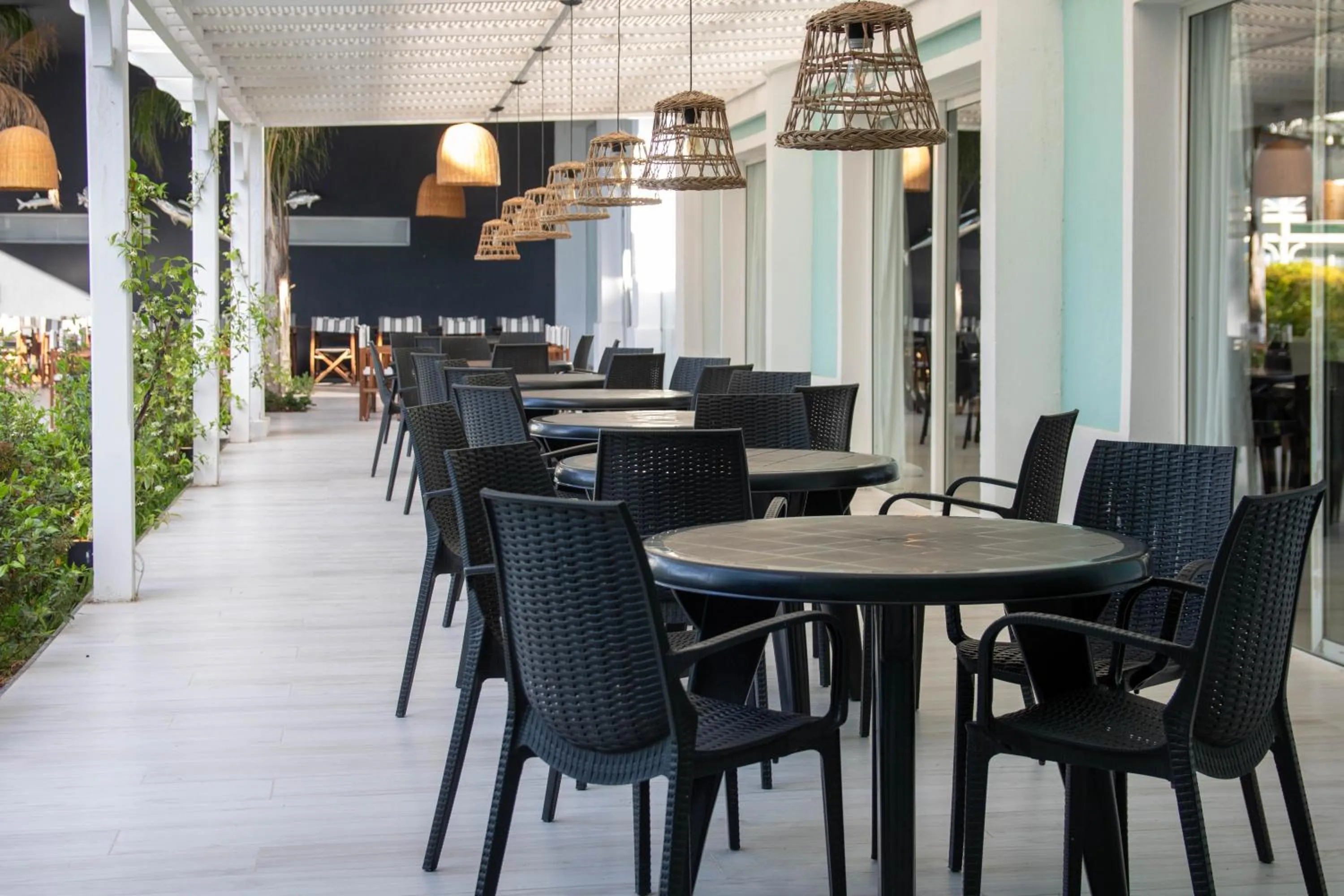 Restaurant/places to eat in Howard Johnson Hotel & Convention Center Madariaga - Carilo