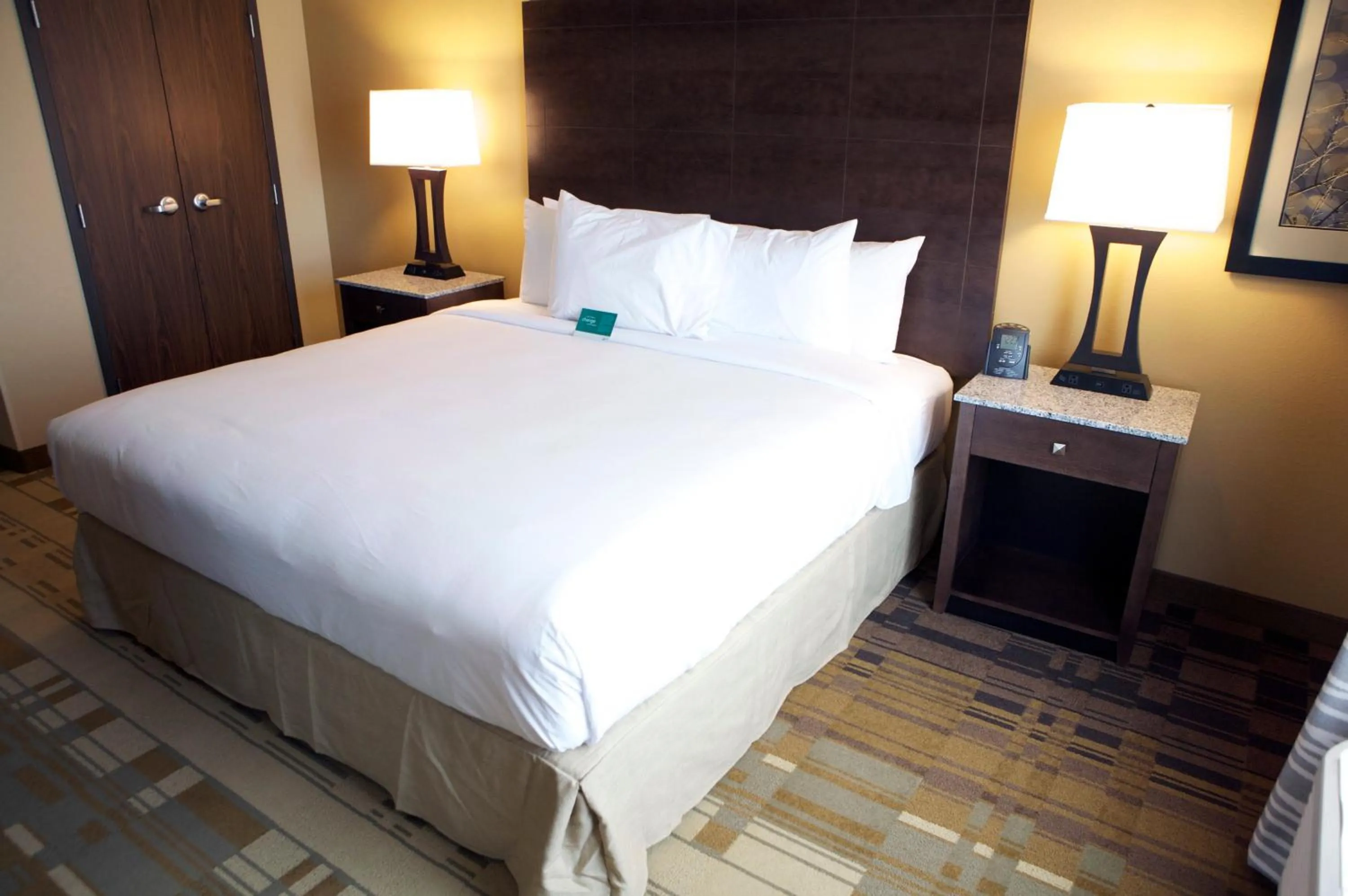 Bedroom, Bed in Homewood Suites by Hilton Coralville - Iowa River Landing