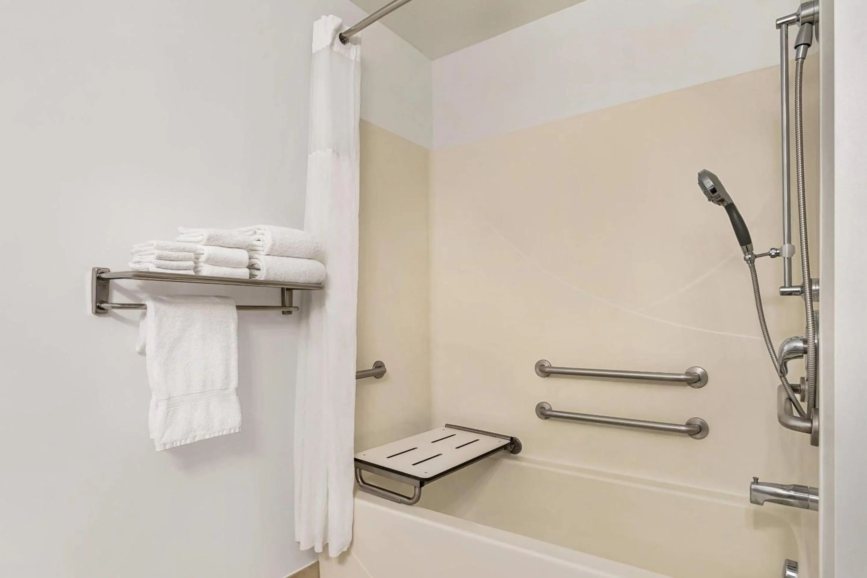 Bedroom in Country Inn & Suites by Radisson, Boise West - Meridian