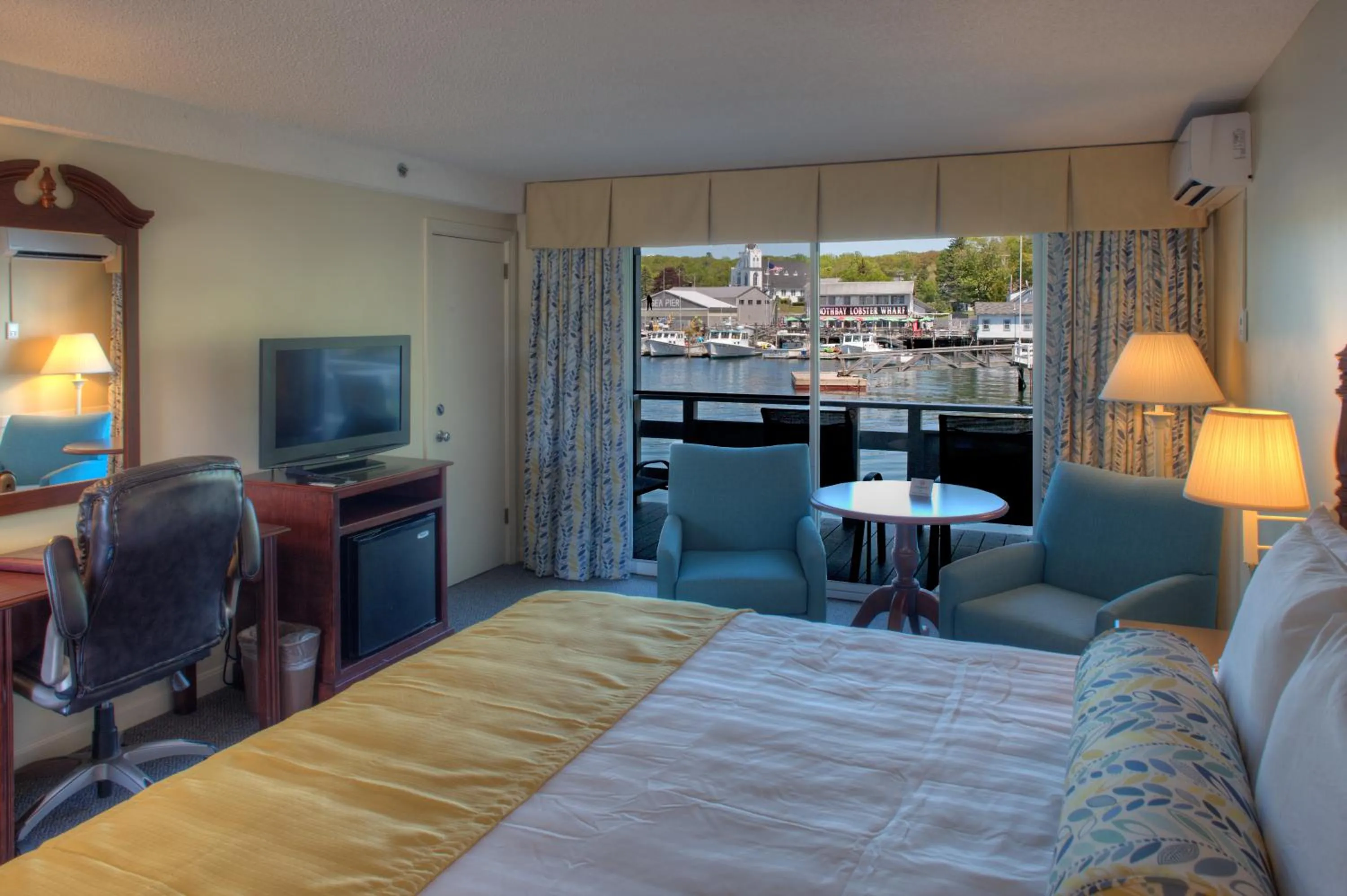 Photo of the whole room, Bed in Browns Wharf Inn