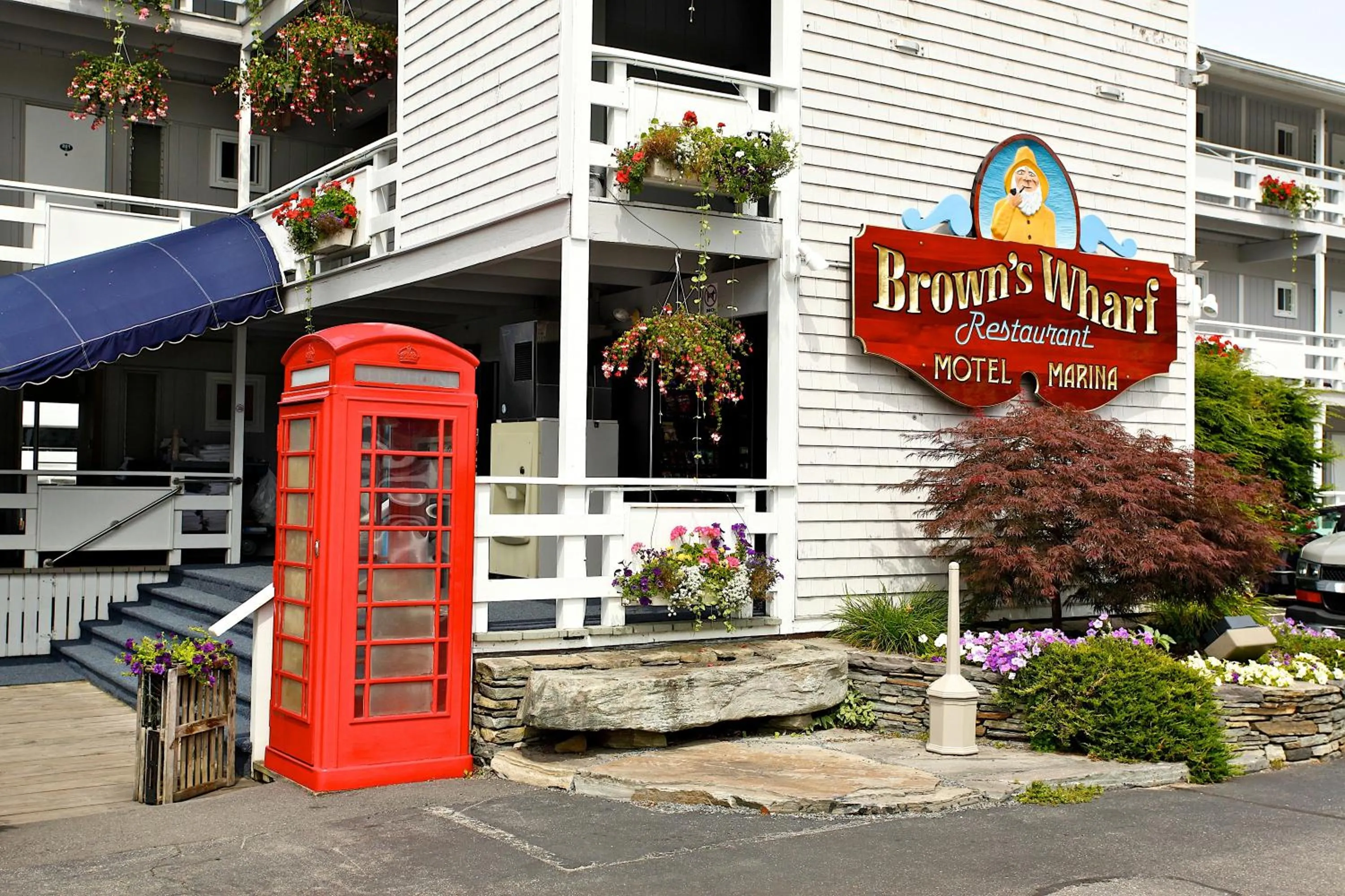 People in Browns Wharf Inn