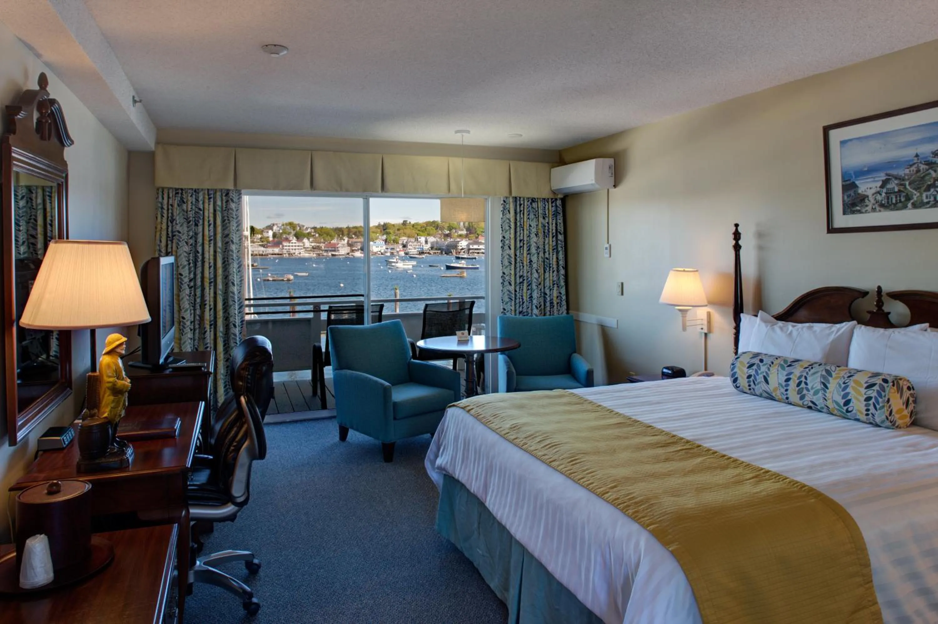 Photo of the whole room, Bed in Browns Wharf Inn