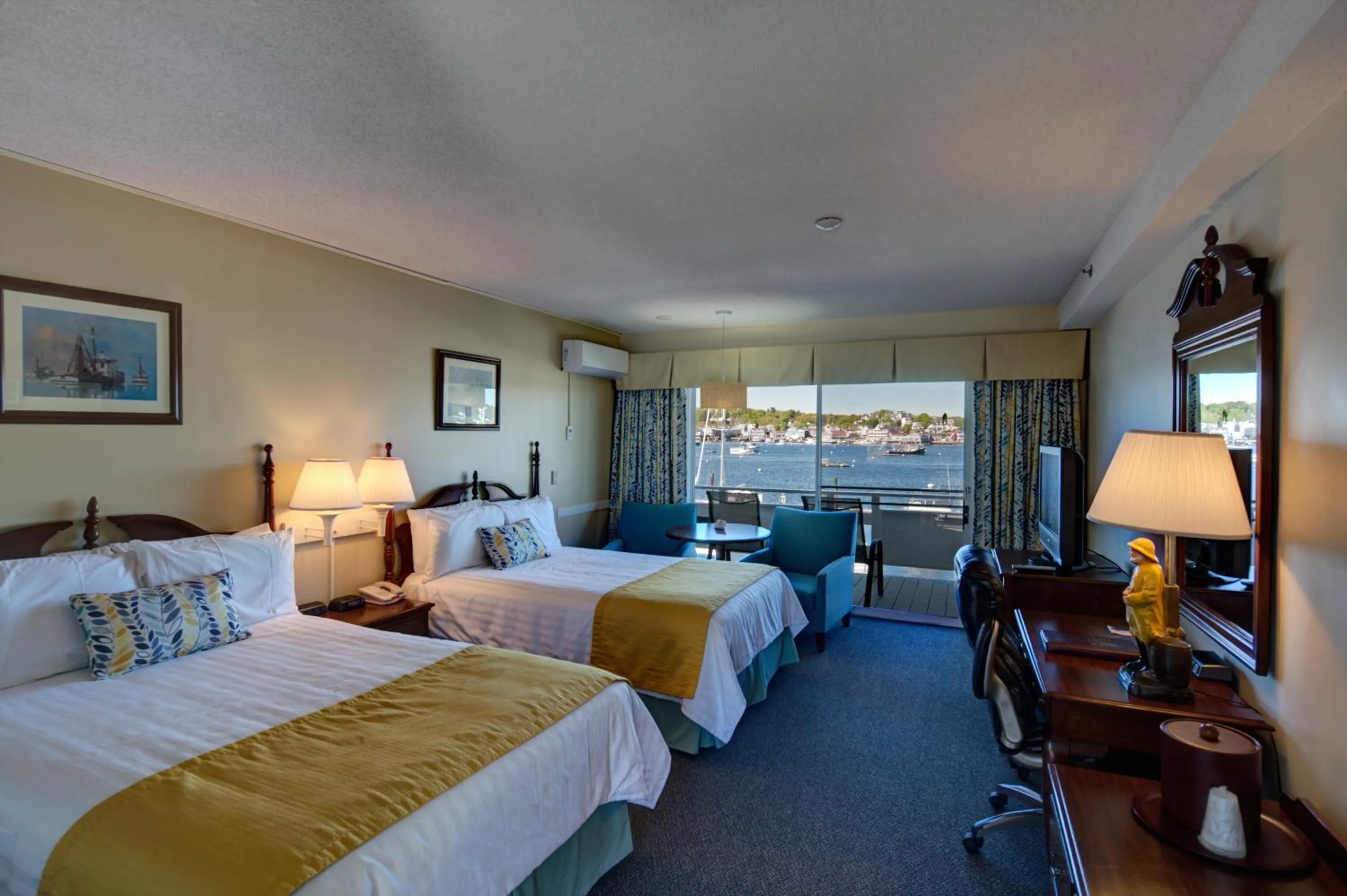 Photo of the whole room, Bed in Browns Wharf Inn