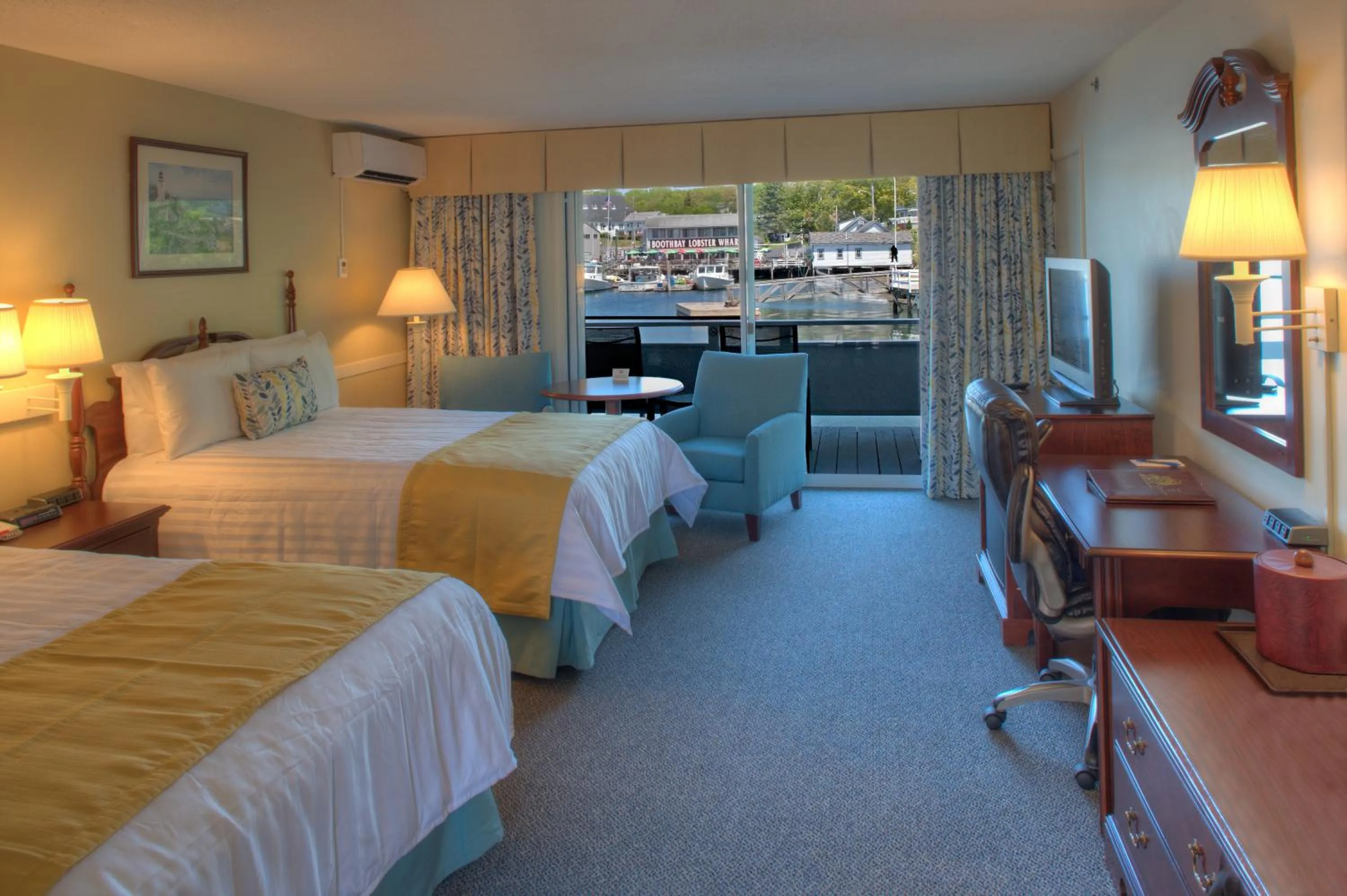 Bed in Browns Wharf Inn