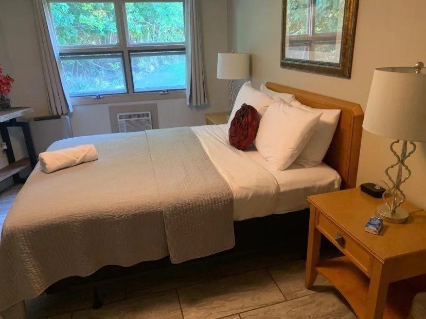Bed in Starlight Lodge at Rockport Harbor