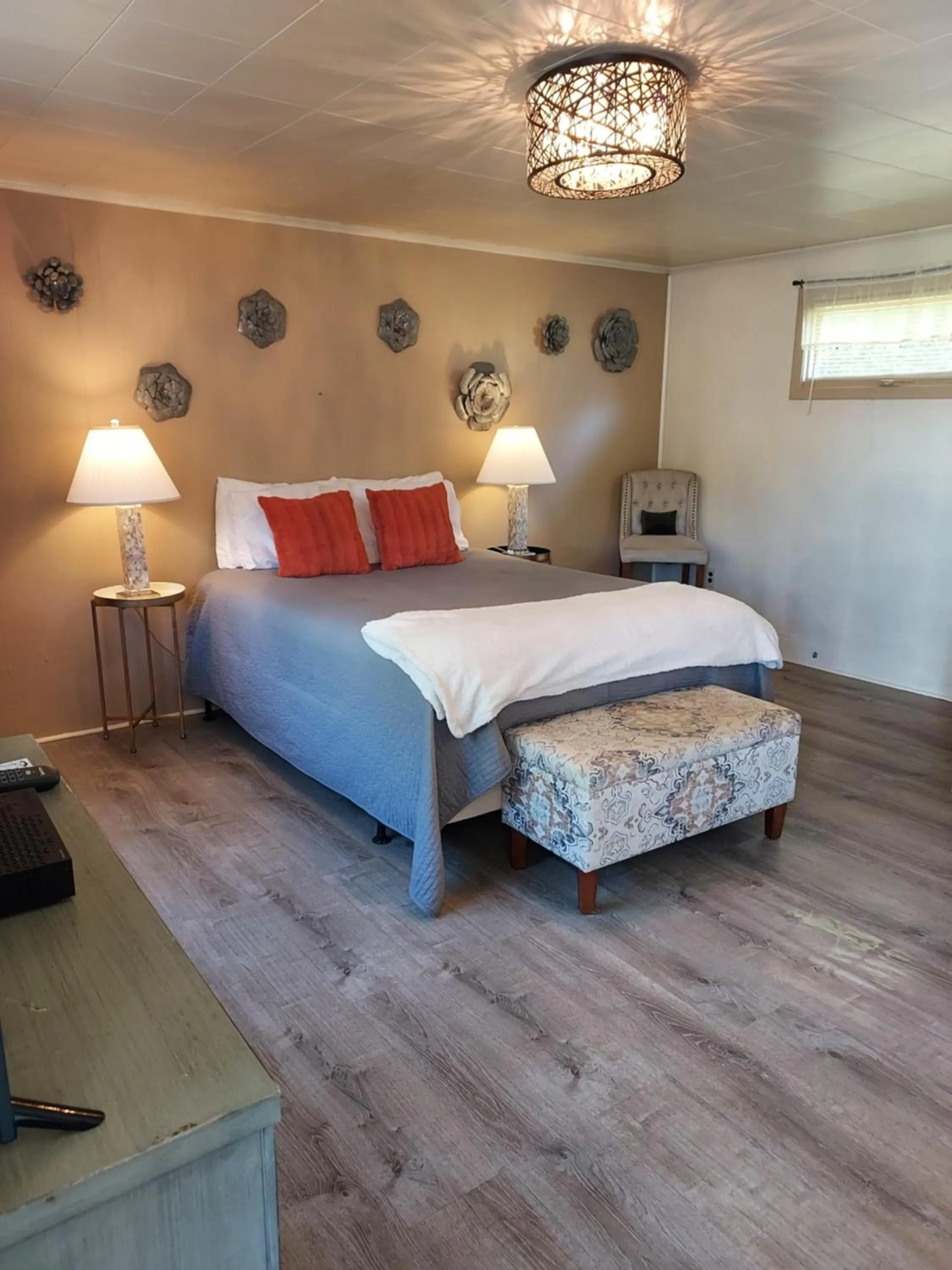 Bed in Starlight Lodge at Rockport Harbor
