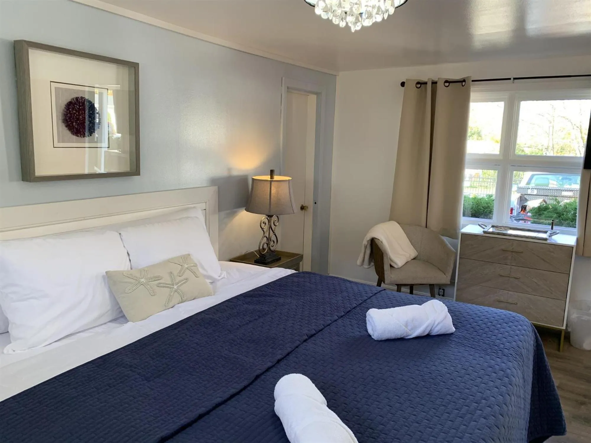 Bed in Starlight Lodge at Rockport Harbor