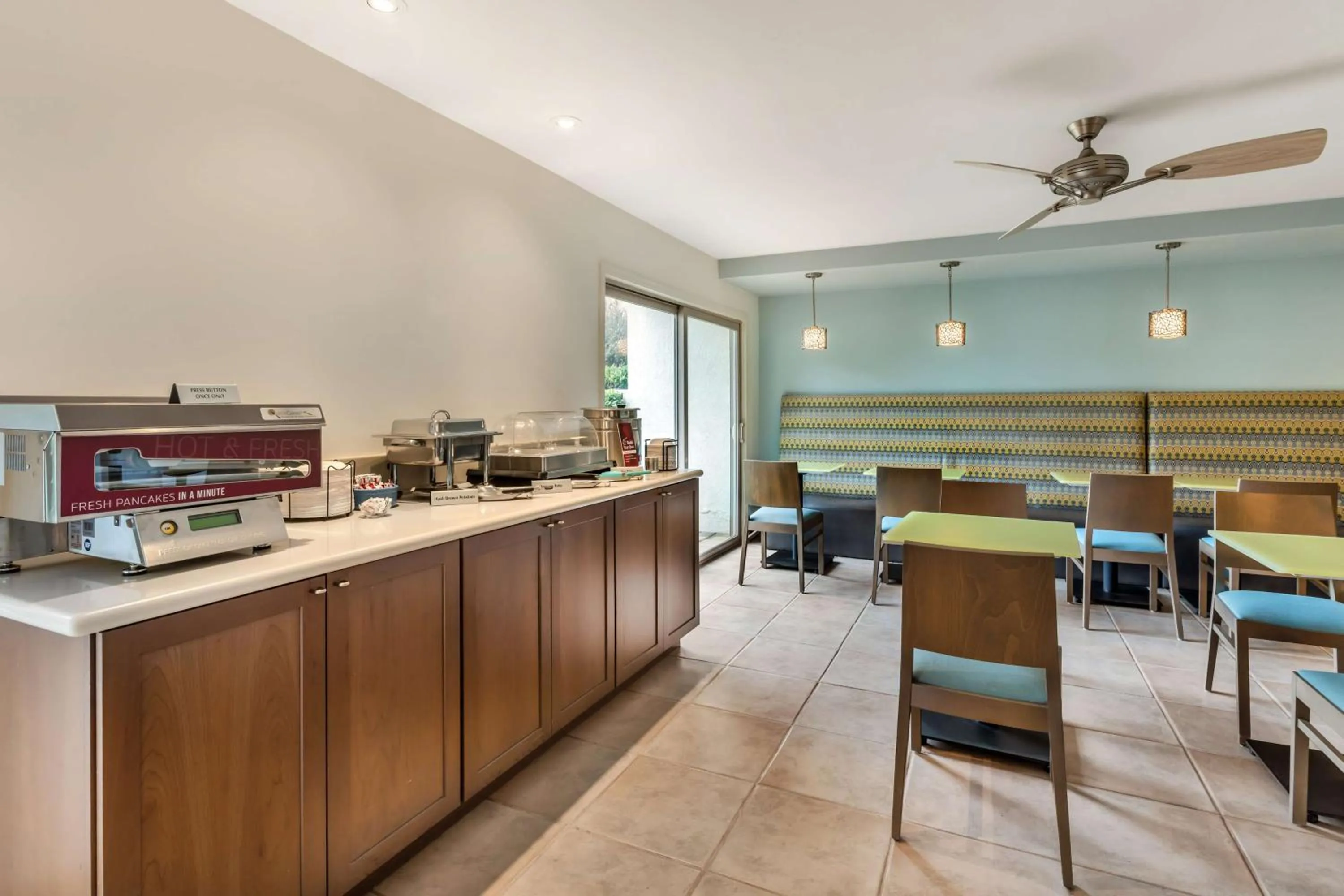 Breakfast in Best Western Plus Monterey Inn